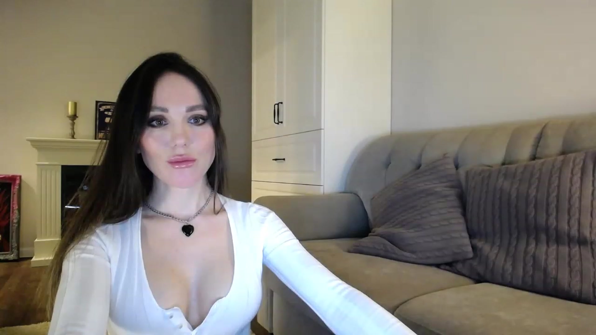 Gallery image thumbnail from Elysewine's myfreecams stream on, 02/12/2023, 05:18 image 16 of 20