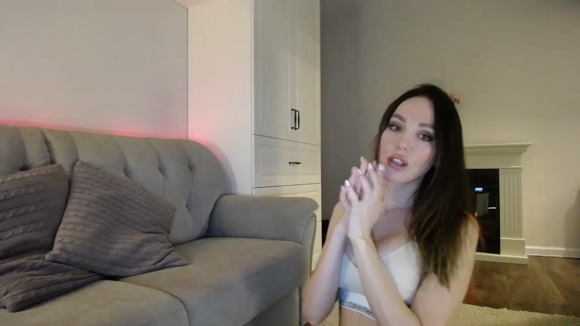 Gallery image thumbnail from Elysewine's myfreecams stream on, 02/19/2023, 05:13 image 10 of 20