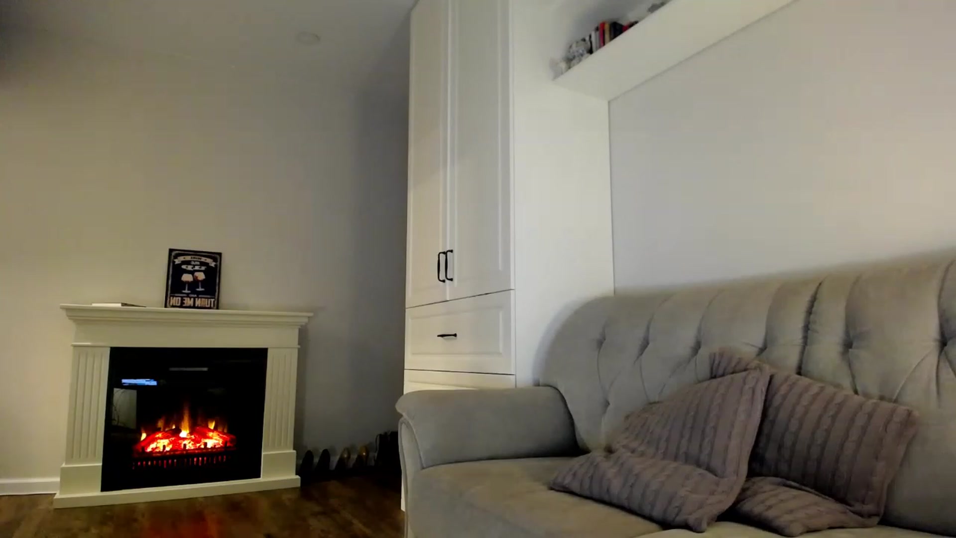 Gallery image thumbnail from Elysewine's myfreecams stream on, 03/11/2023, 06:00 image 11 of 20