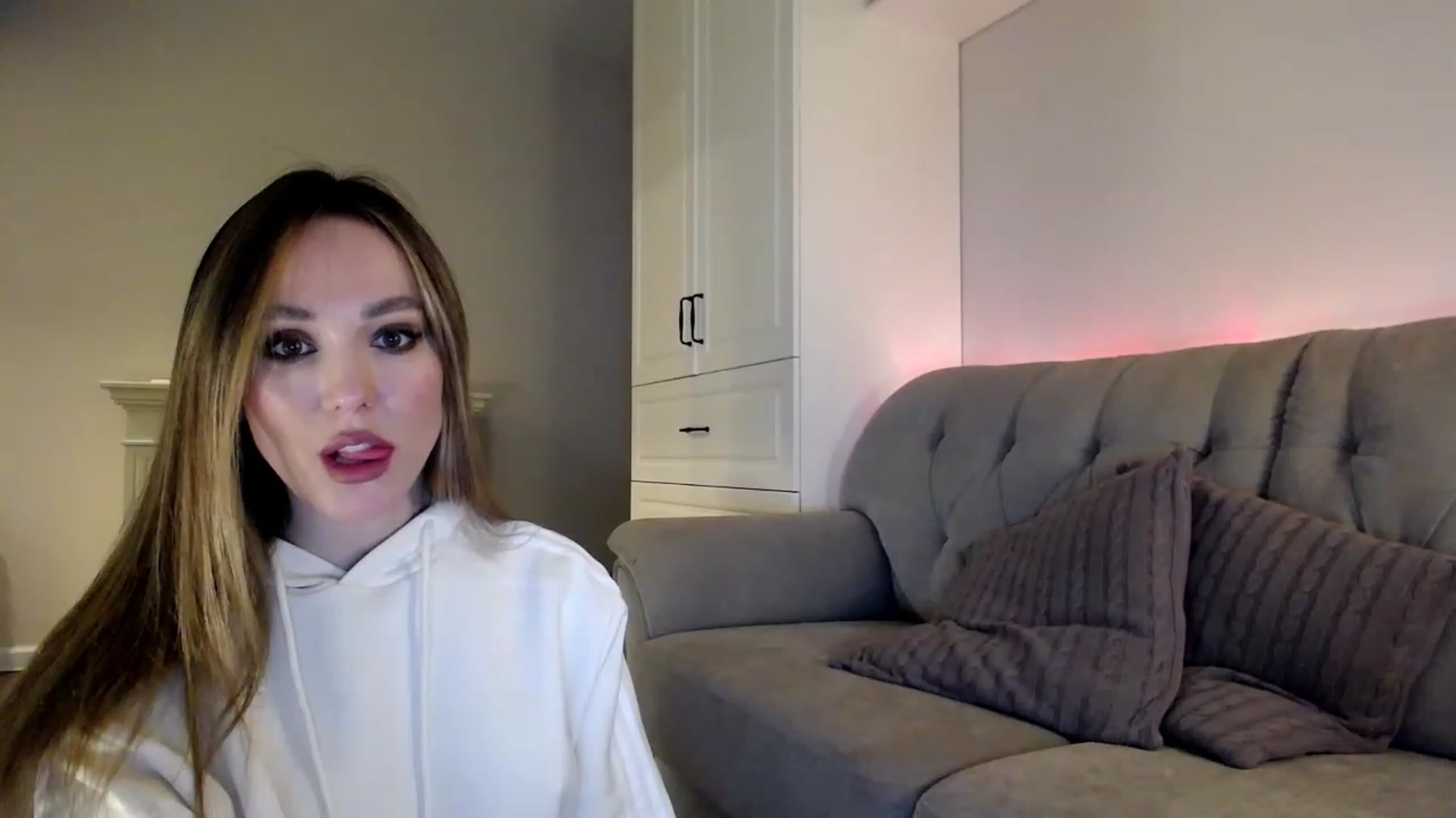 Gallery image thumbnail from Elysewine's myfreecams stream on, 03/12/2023, 04:23 image 14 of 20