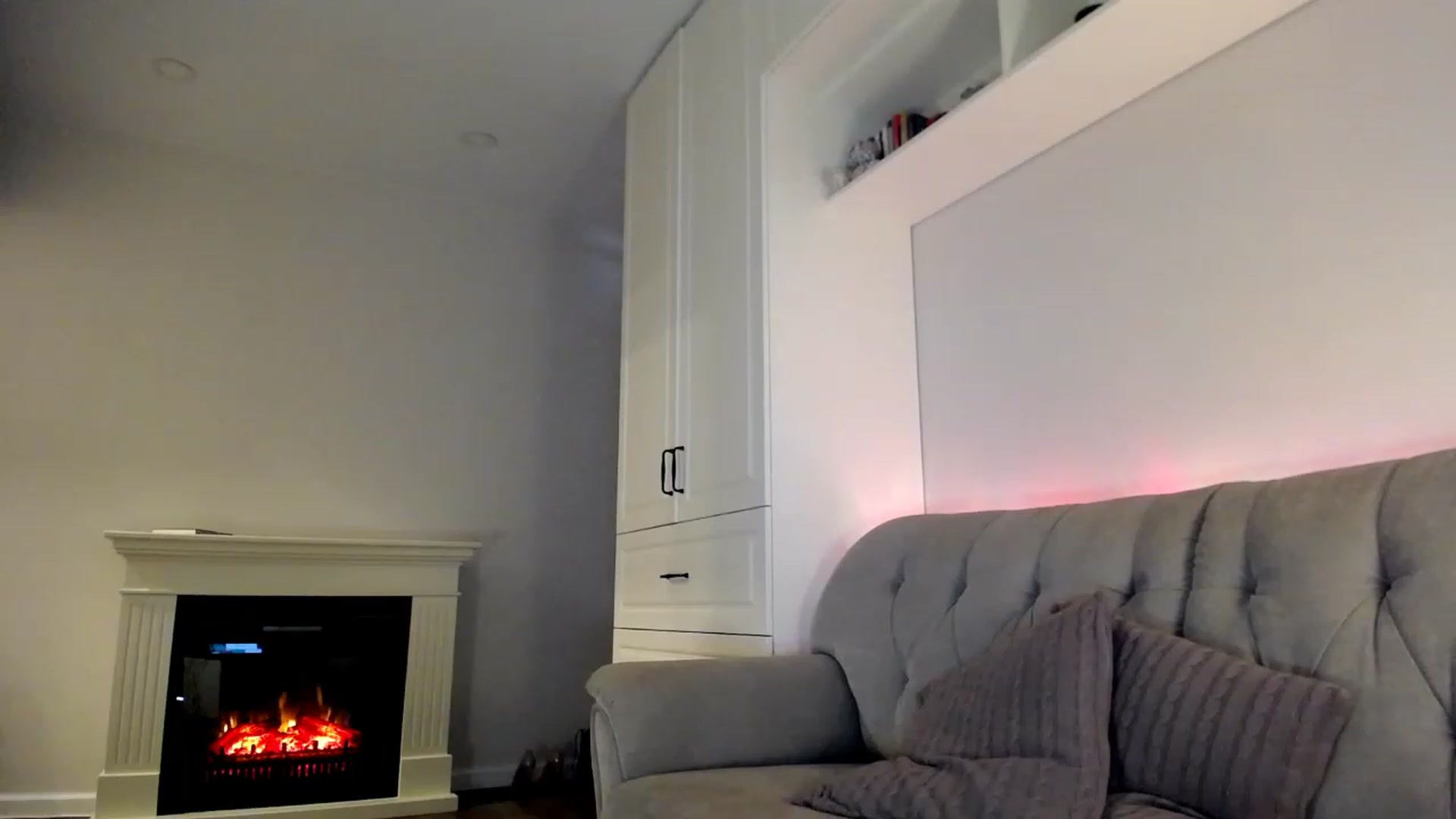 Gallery image thumbnail from Elysewine's myfreecams stream on, 03/12/2023, 04:23 image 10 of 20