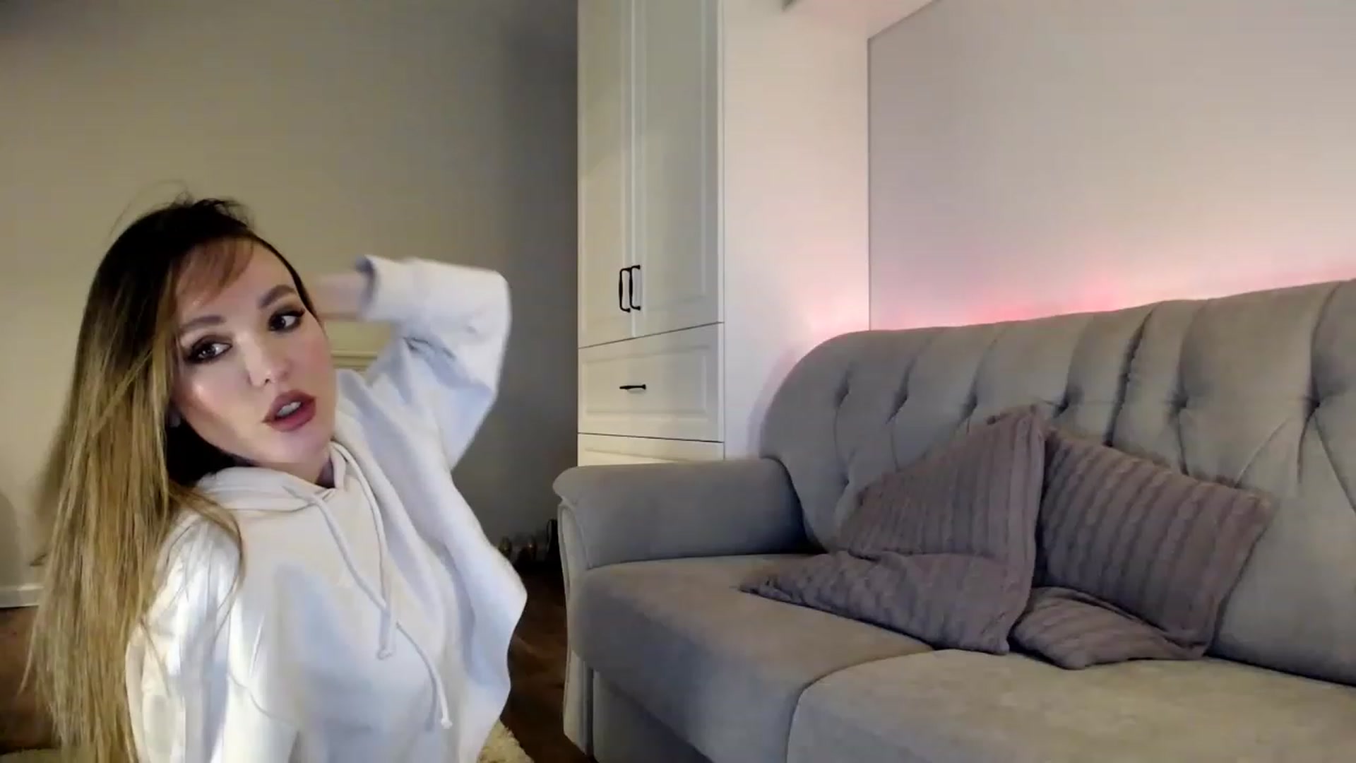 Gallery image thumbnail from Elysewine's myfreecams stream on, 03/12/2023, 04:23 image 4 of 20