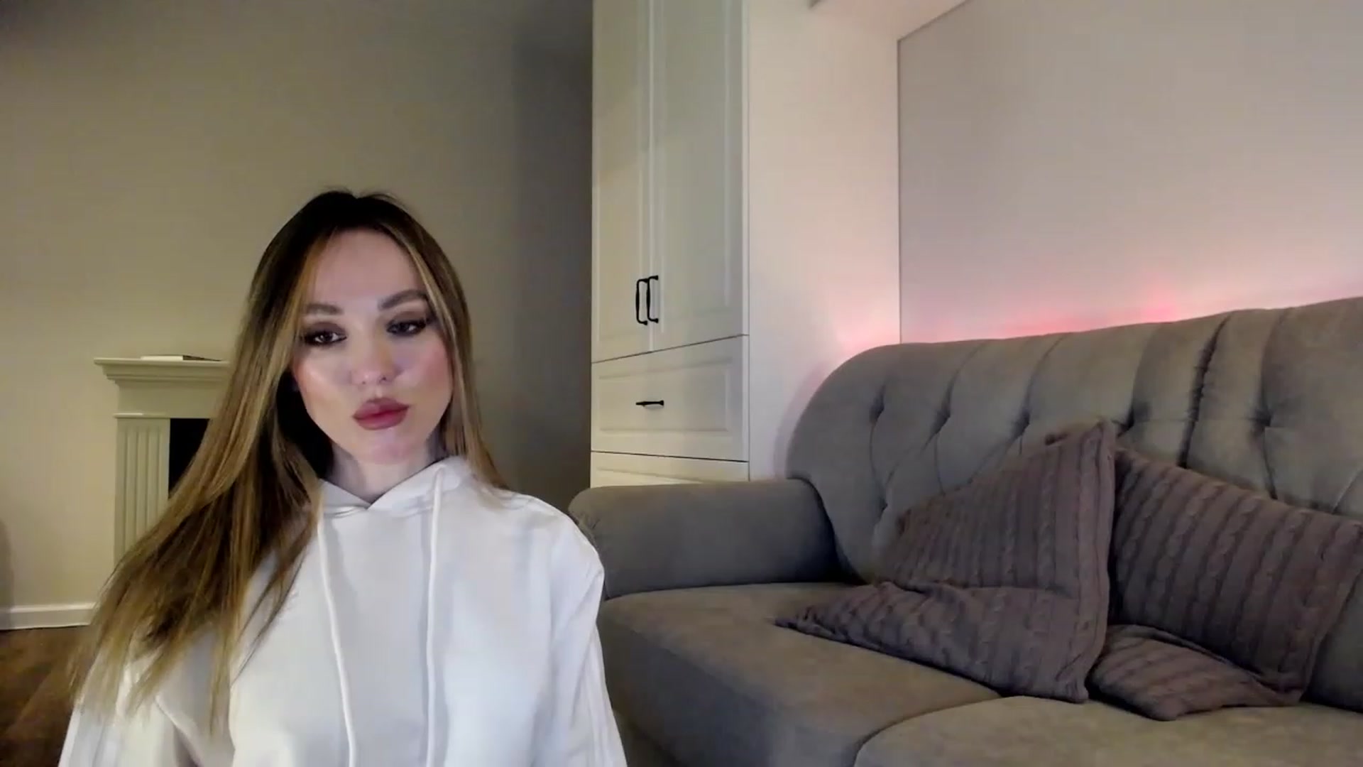 Gallery image thumbnail from Elysewine's myfreecams stream on, 03/12/2023, 04:23 image 16 of 20