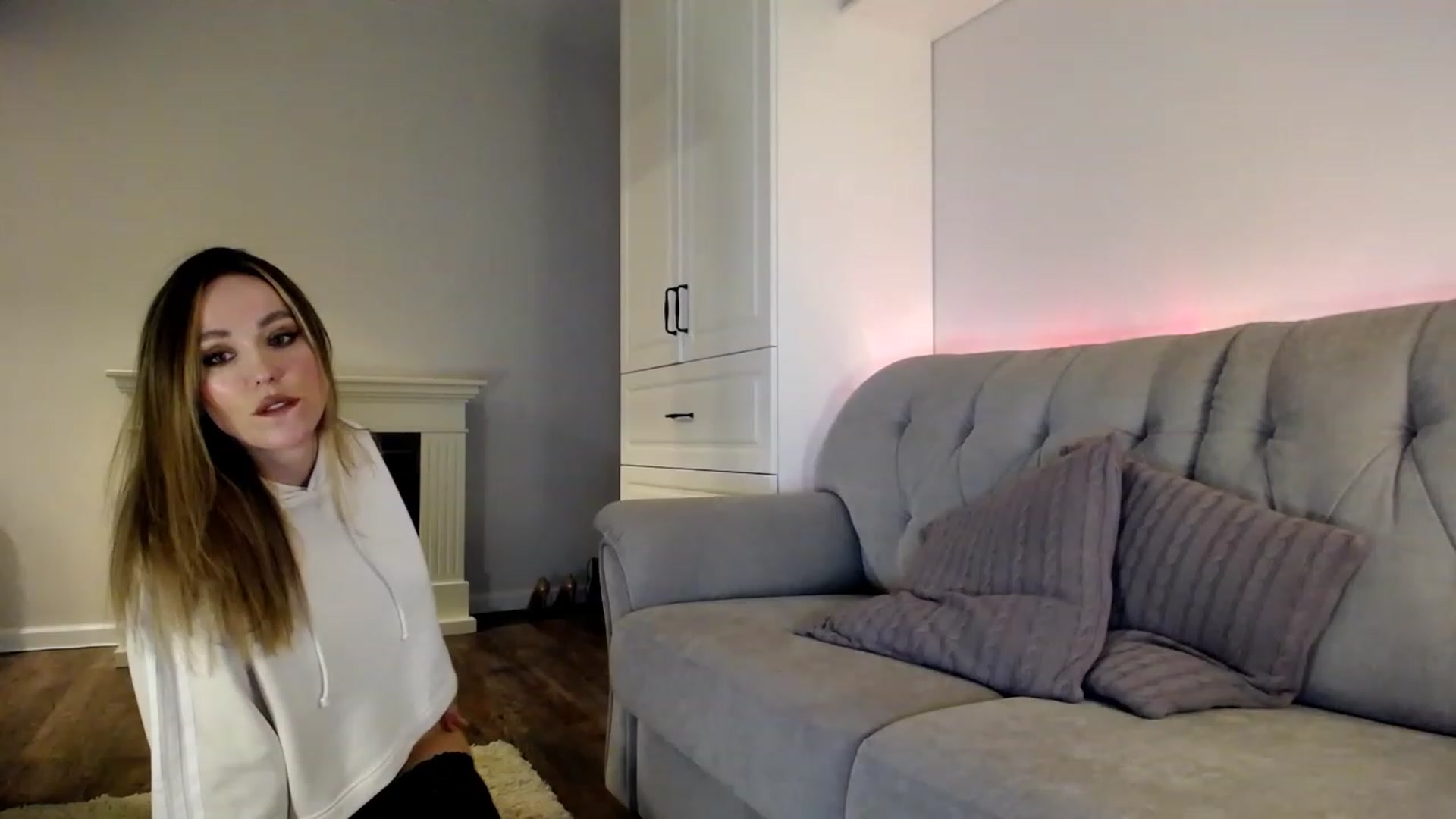 Gallery image thumbnail from Elysewine's myfreecams stream on, 03/12/2023, 04:23 image 6 of 20