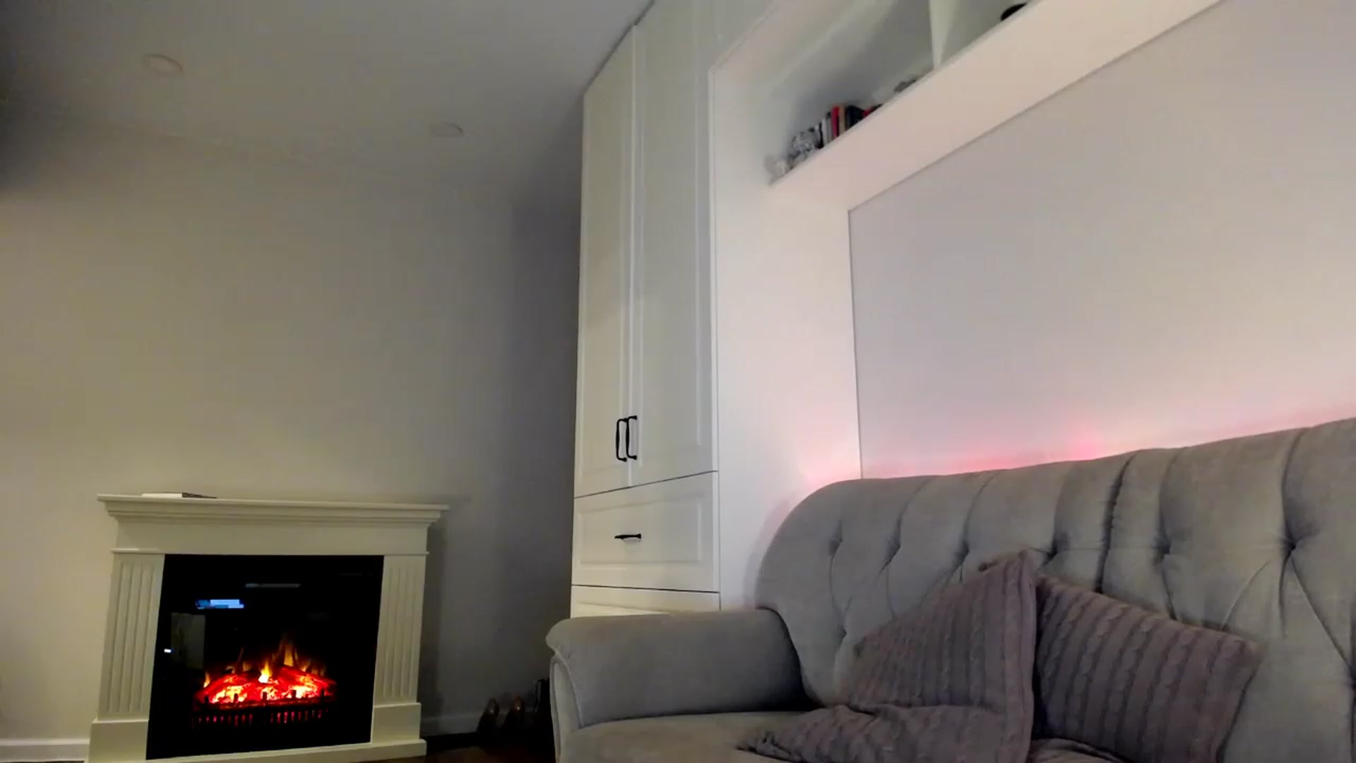 Gallery image thumbnail from Elysewine's myfreecams stream on, 03/12/2023, 04:23 image 9 of 20