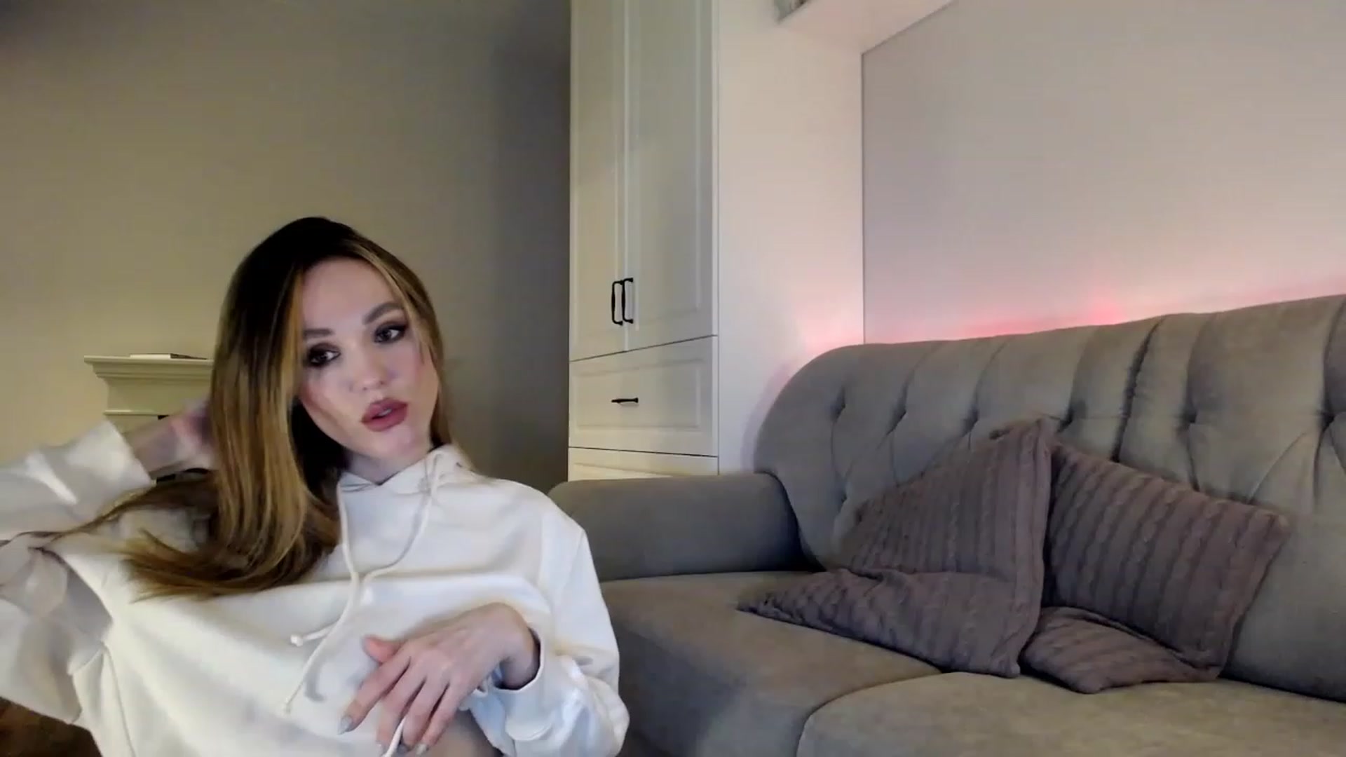 Gallery image thumbnail from Elysewine's myfreecams stream on, 03/12/2023, 04:23 image 20 of 20