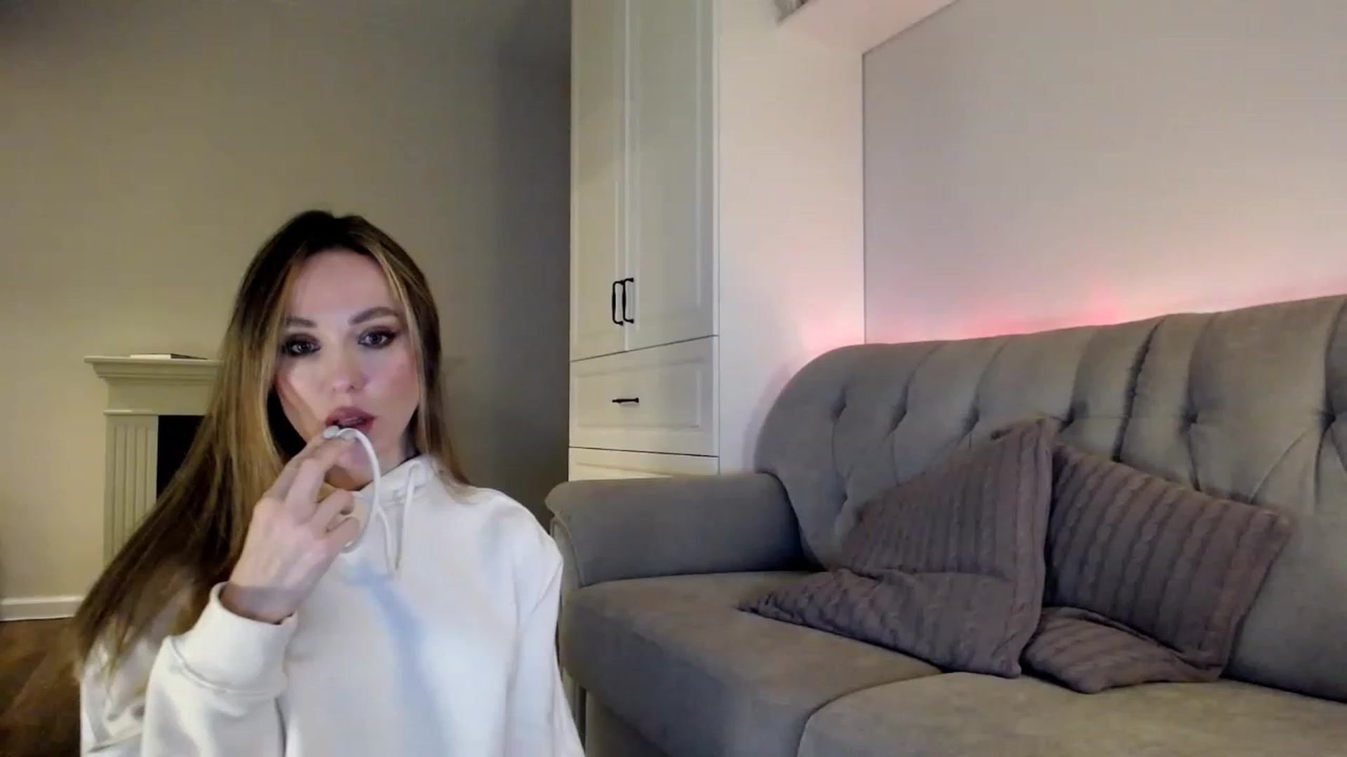 Gallery image thumbnail from Elysewine's myfreecams stream on, 03/12/2023, 04:23 image 18 of 20