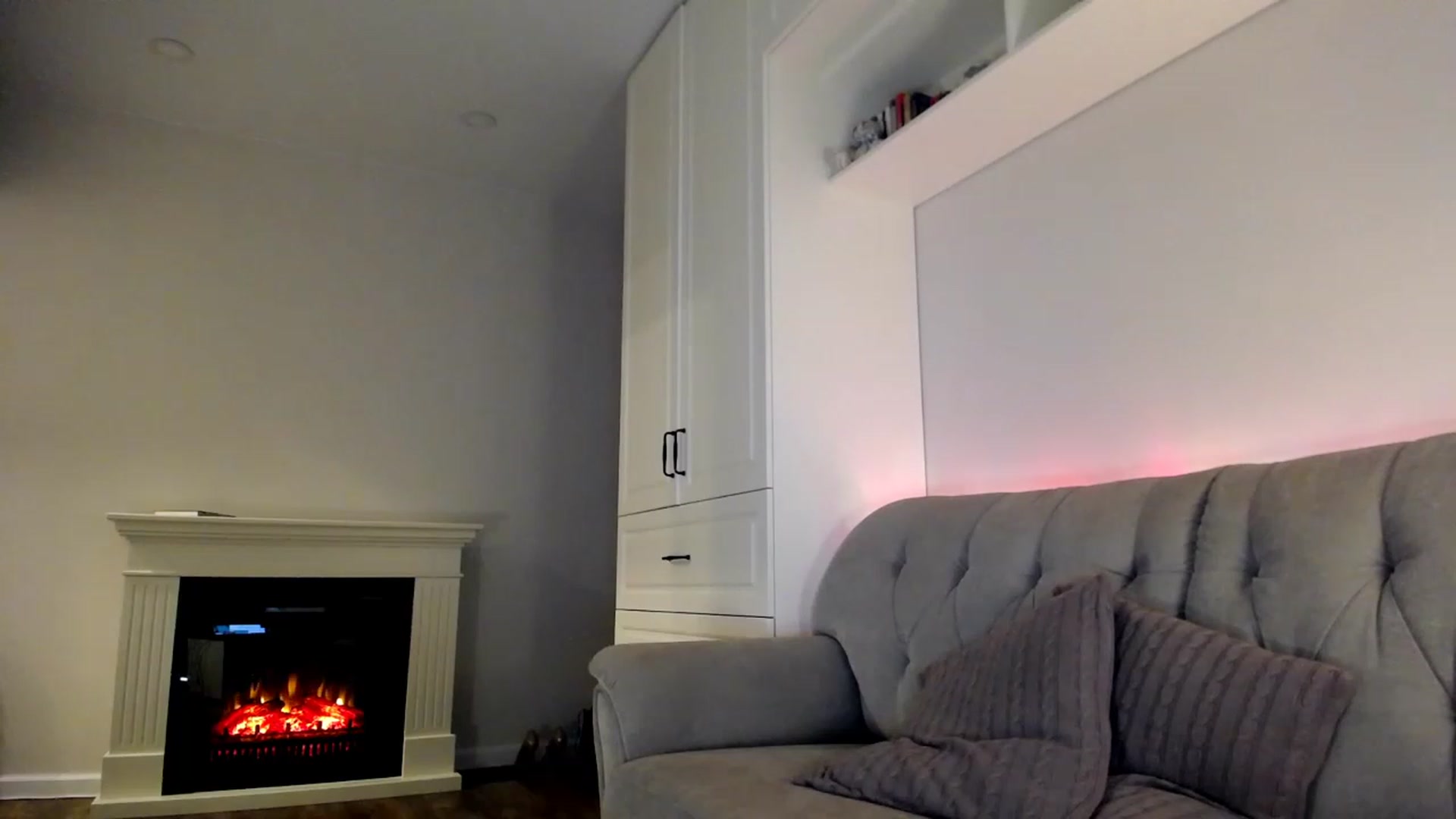 Gallery image thumbnail from Elysewine's myfreecams stream on, 03/12/2023, 04:23 image 2 of 20