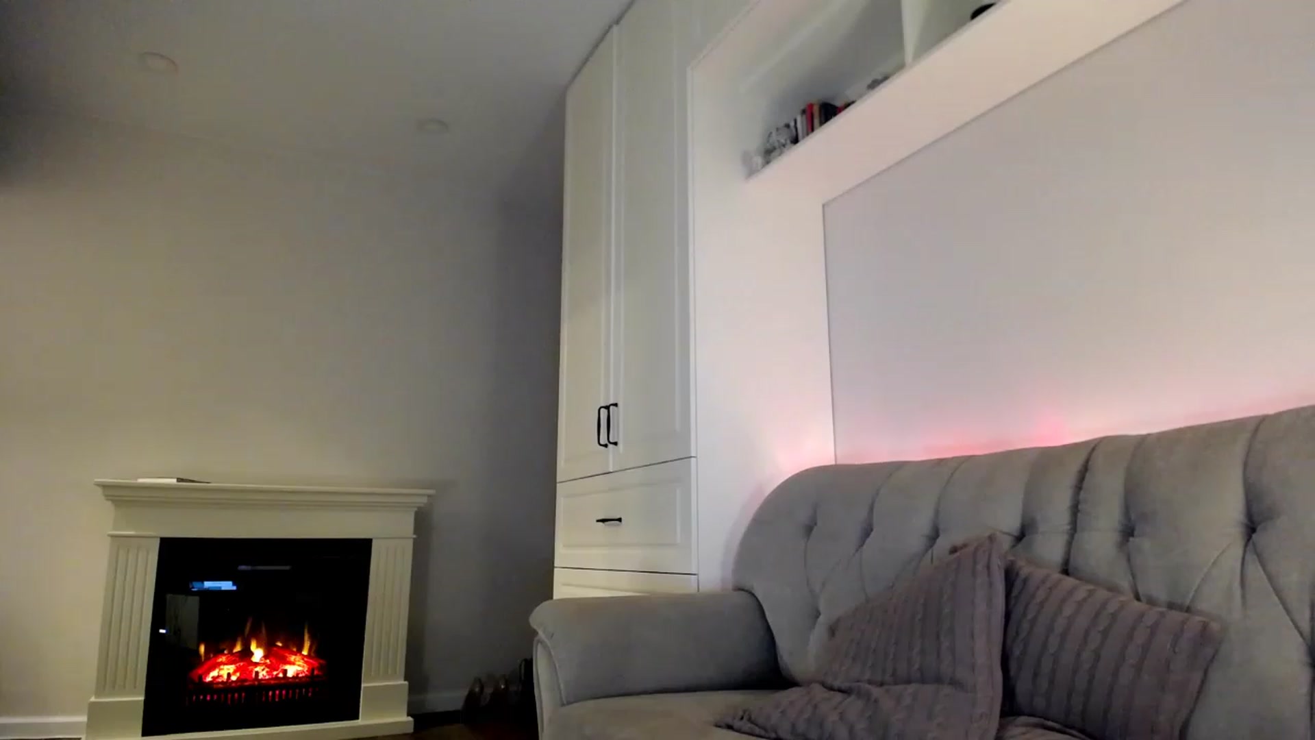 Gallery image thumbnail from Elysewine's myfreecams stream on, 03/12/2023, 04:23 image 8 of 20