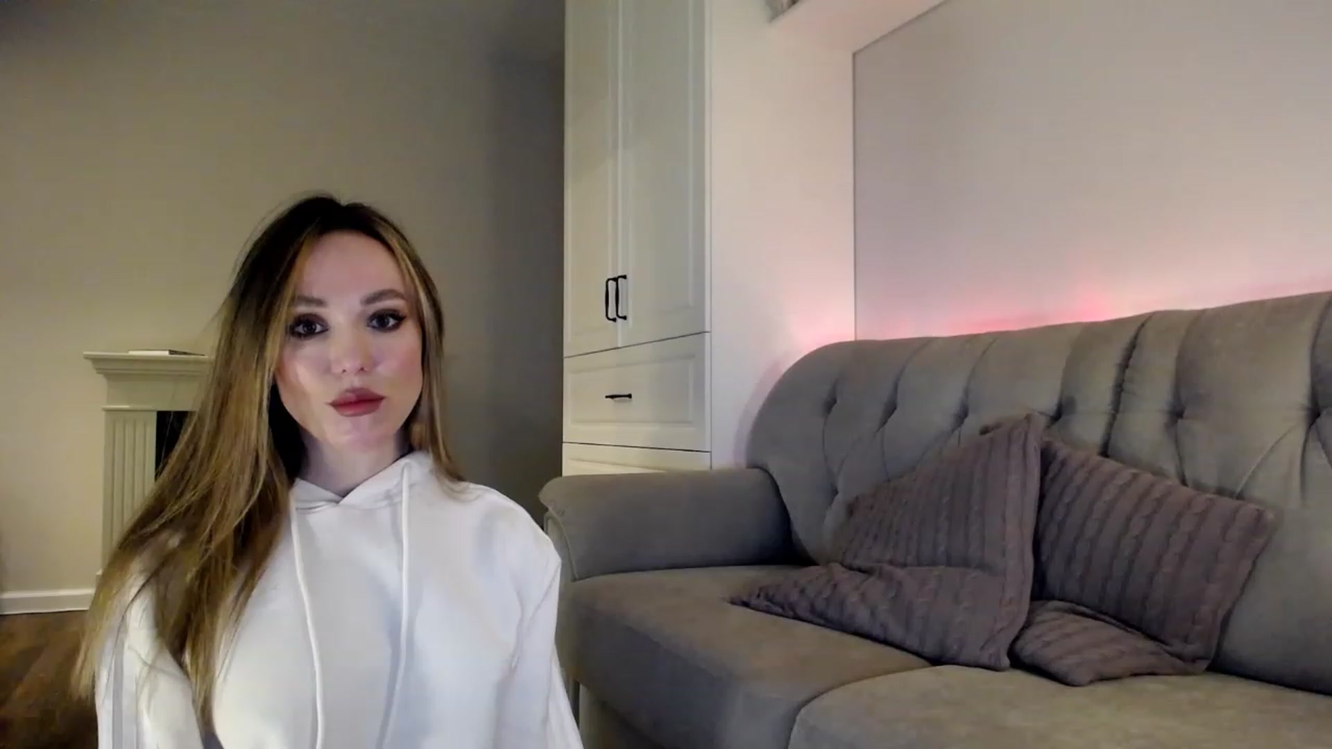 Gallery image thumbnail from Elysewine's myfreecams stream on, 03/12/2023, 04:23 image 17 of 20