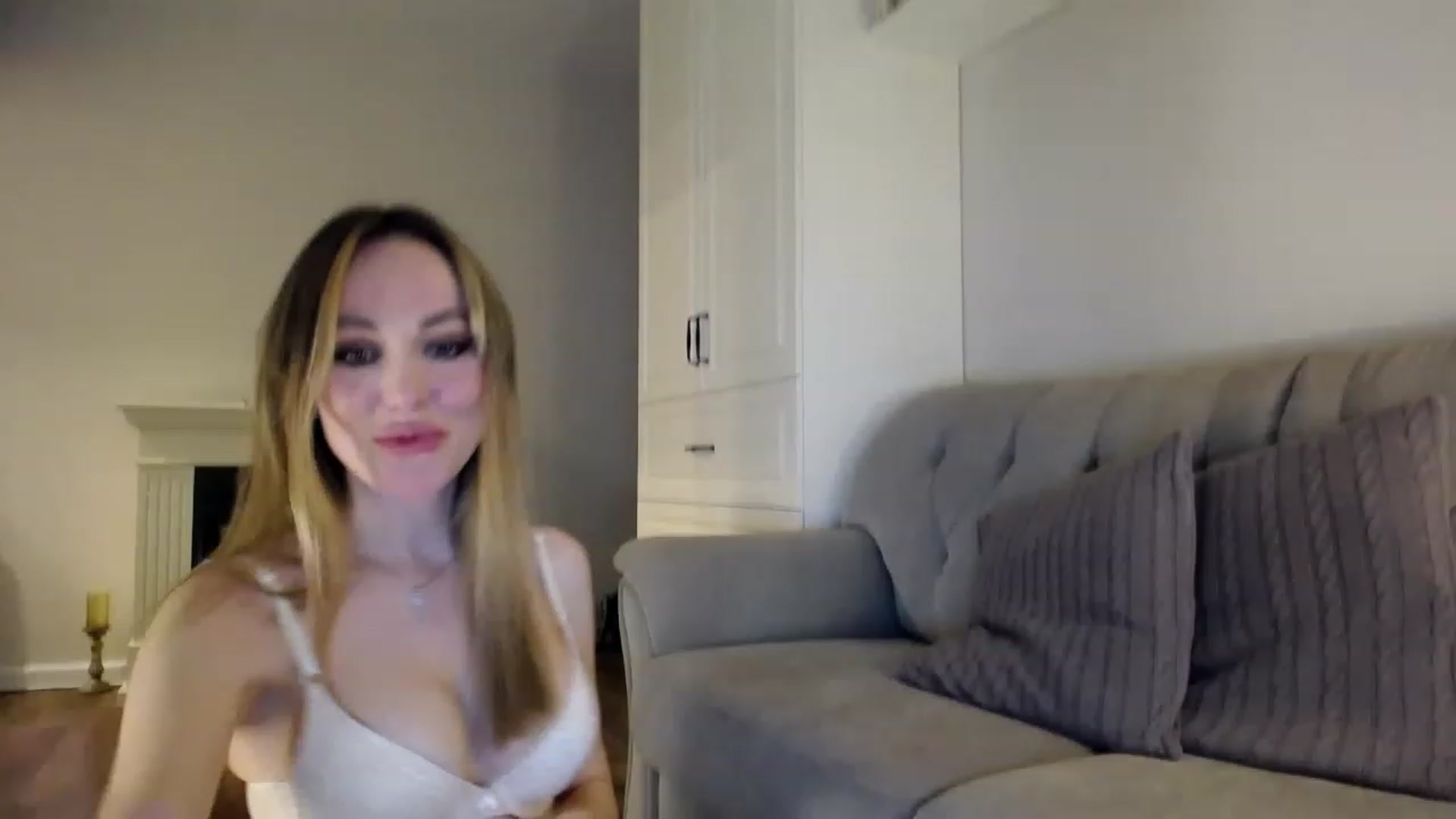 Gallery image thumbnail from Elysewine's myfreecams stream on, 03/18/2023, 05:21 image 12 of 20