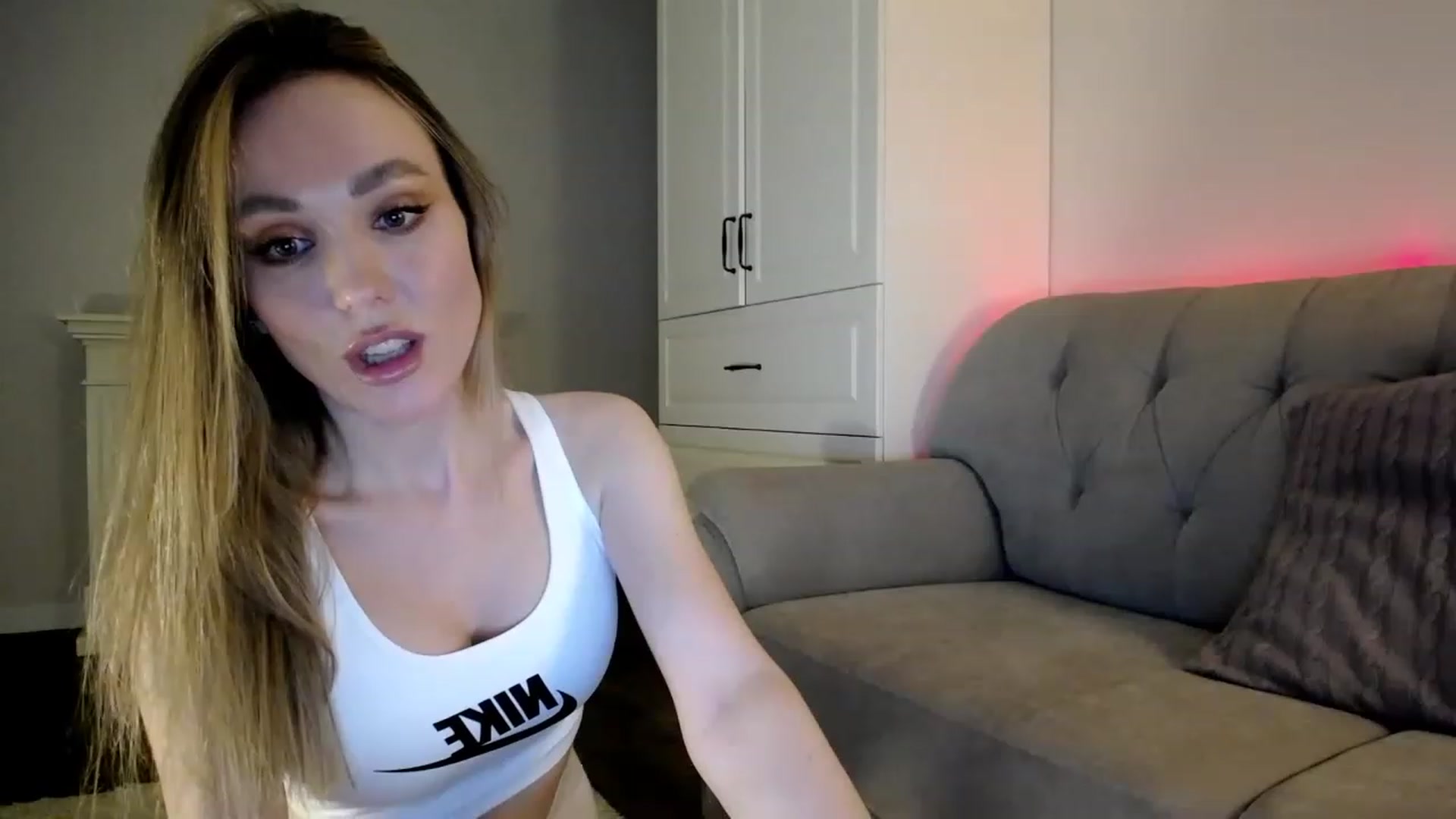 Gallery image thumbnail from Elysewine's myfreecams stream on, 04/02/2023, 05:47 image 15 of 20