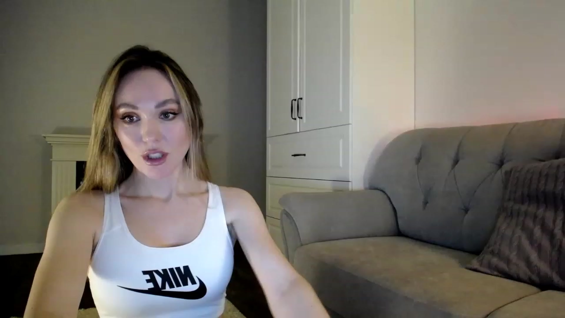 Gallery image thumbnail from Elysewine's myfreecams stream on, 04/02/2023, 05:47 image 20 of 20