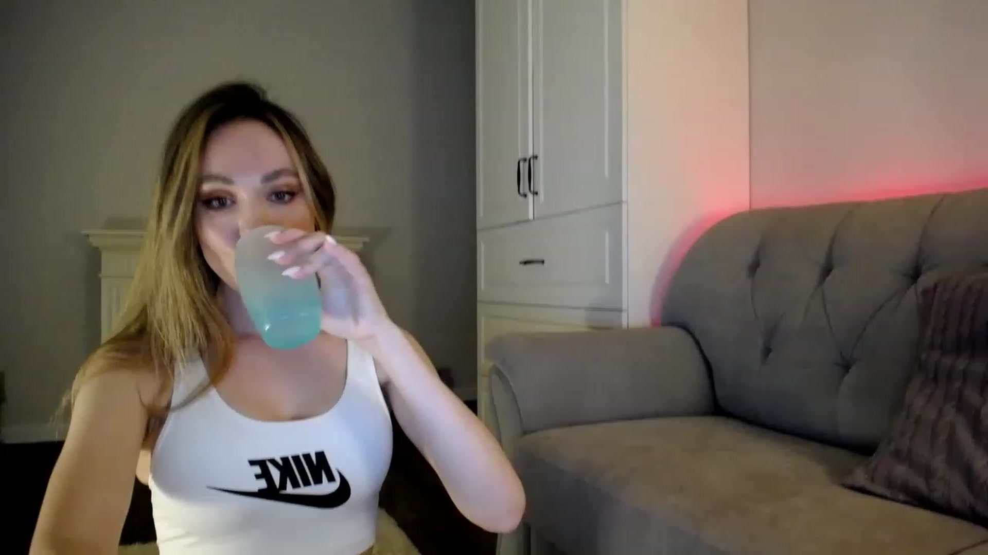 Gallery image thumbnail from Elysewine's myfreecams stream on, 04/02/2023, 05:47 image 11 of 20