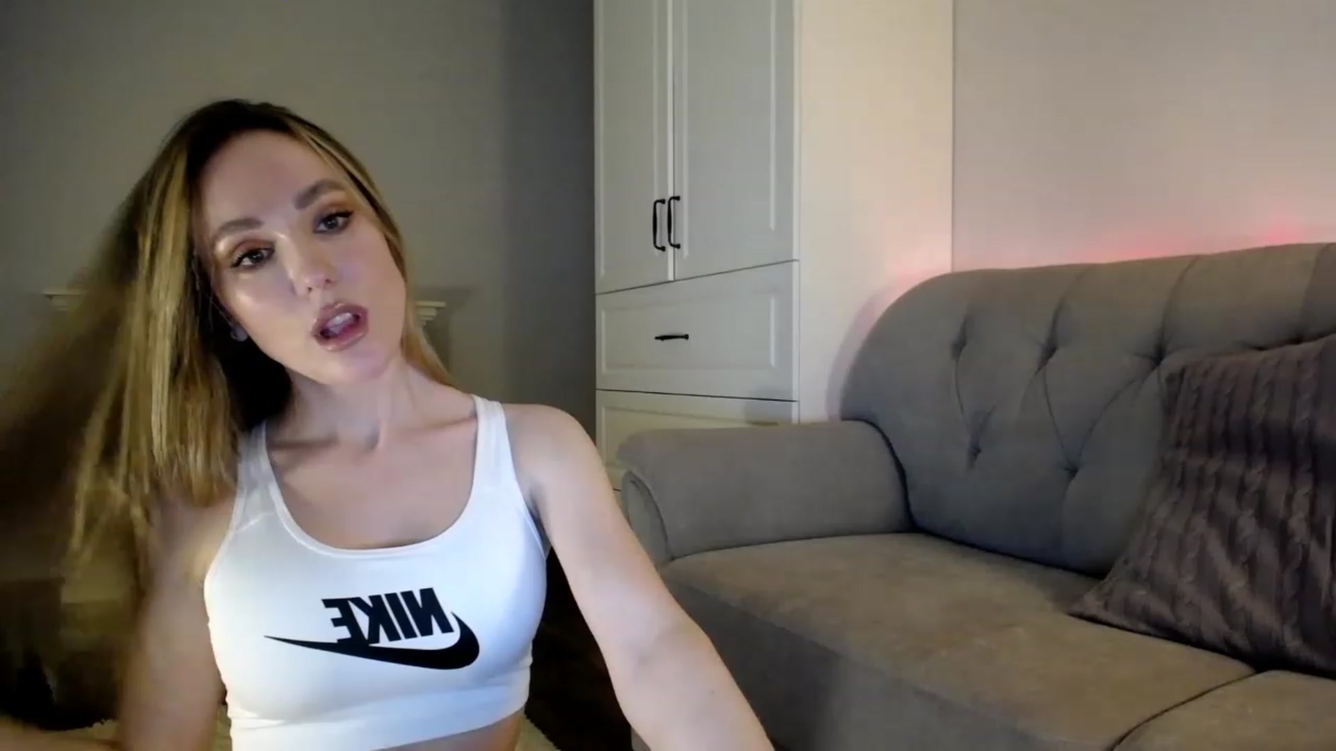 Gallery image thumbnail from Elysewine's myfreecams stream on, 04/02/2023, 05:47 image 14 of 20