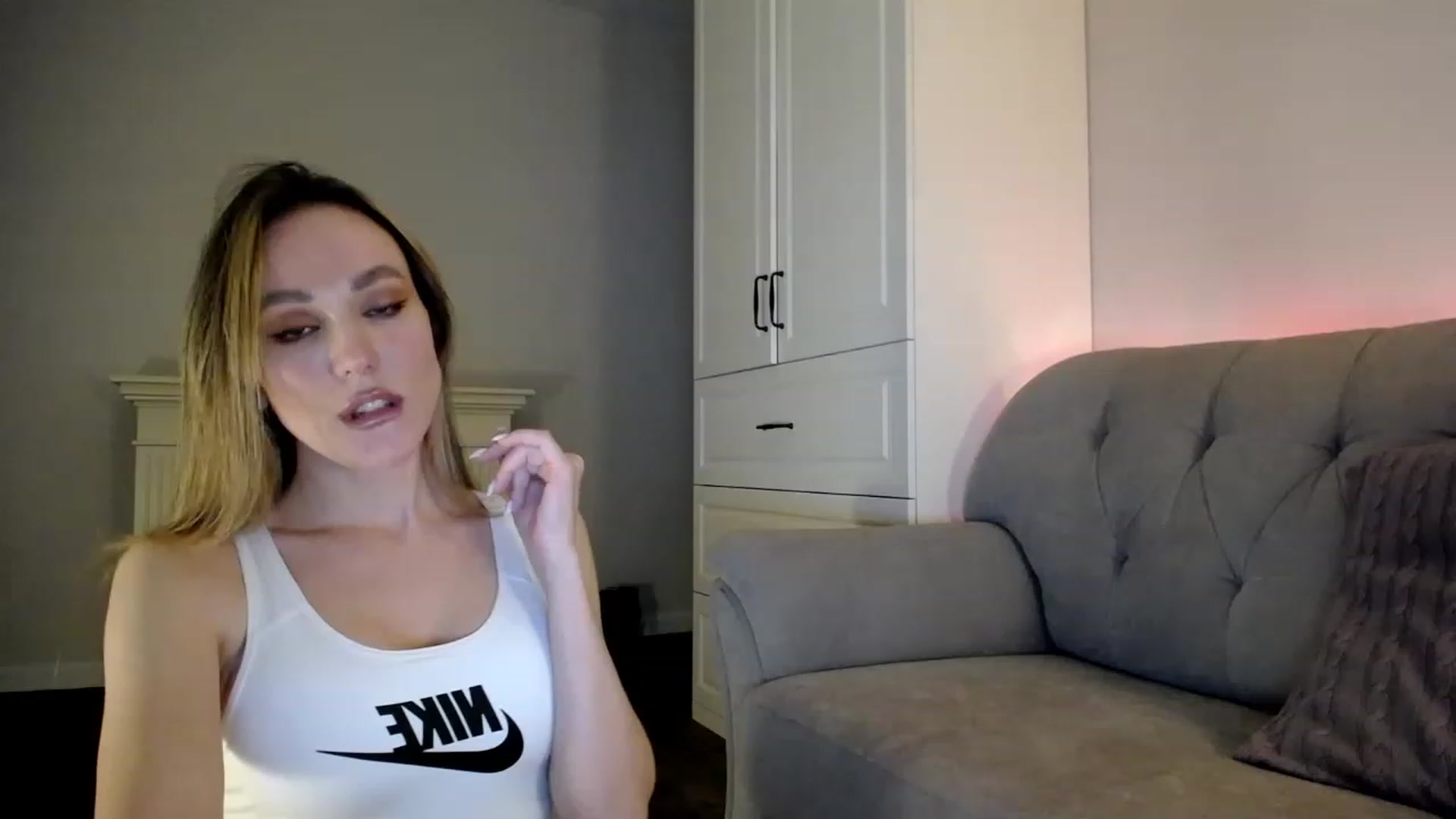 Gallery image thumbnail from Elysewine's myfreecams stream on, 04/02/2023, 05:47 image 10 of 20