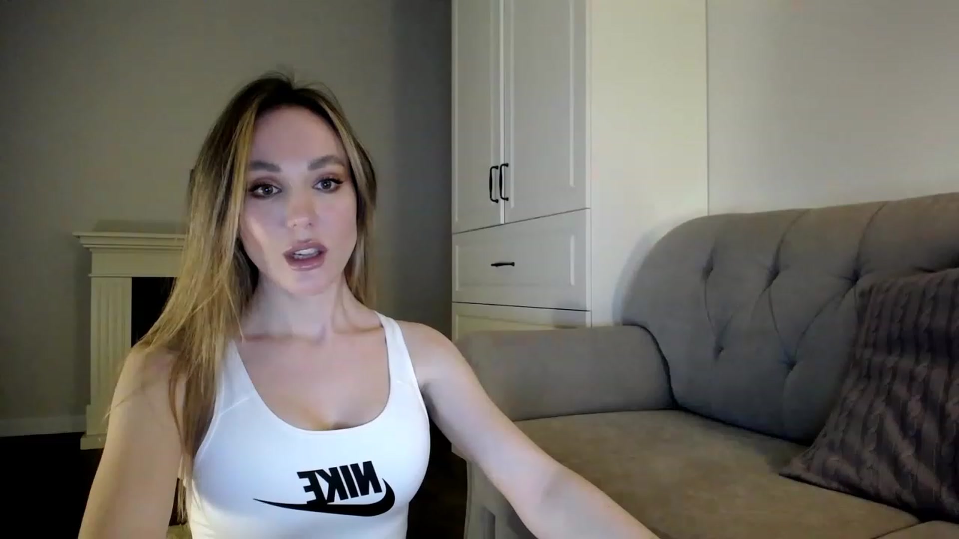 Gallery image thumbnail from Elysewine's myfreecams stream on, 04/02/2023, 05:47 image 1 of 20