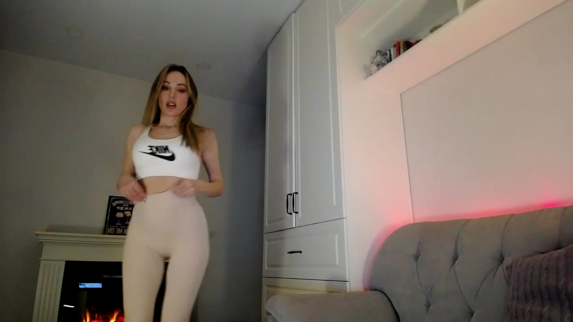 Gallery image thumbnail from Elysewine's myfreecams stream on, 04/02/2023, 05:47 image 9 of 20
