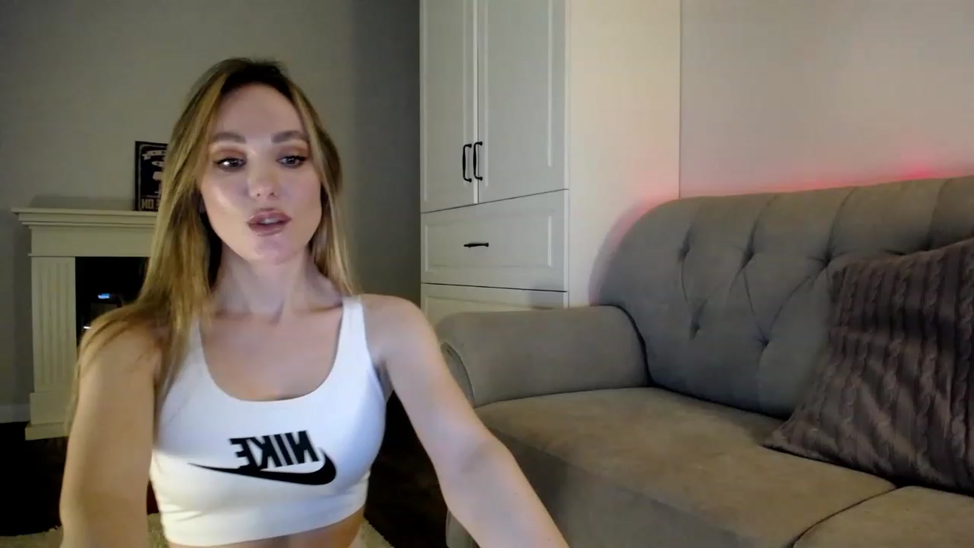 Gallery image thumbnail from Elysewine's myfreecams stream on, 04/02/2023, 05:47 image 13 of 20