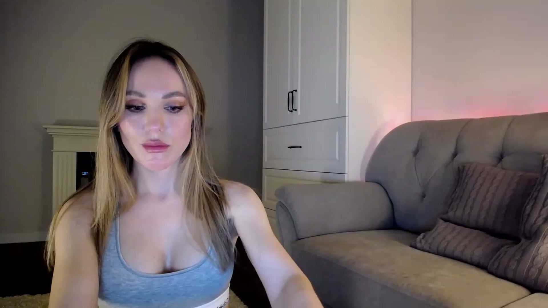 Gallery image thumbnail from Elysewine's myfreecams stream on, 04/08/2023, 08:26 image 11 of 20