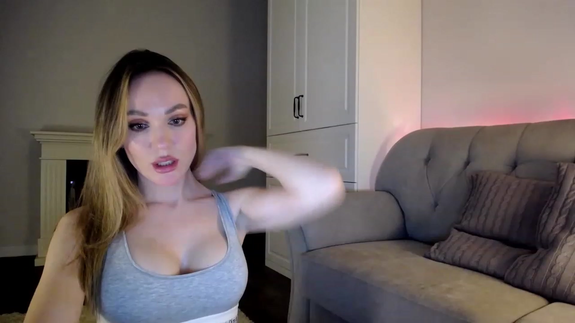 Gallery image thumbnail from Elysewine's myfreecams stream on, 04/08/2023, 08:26 image 17 of 20