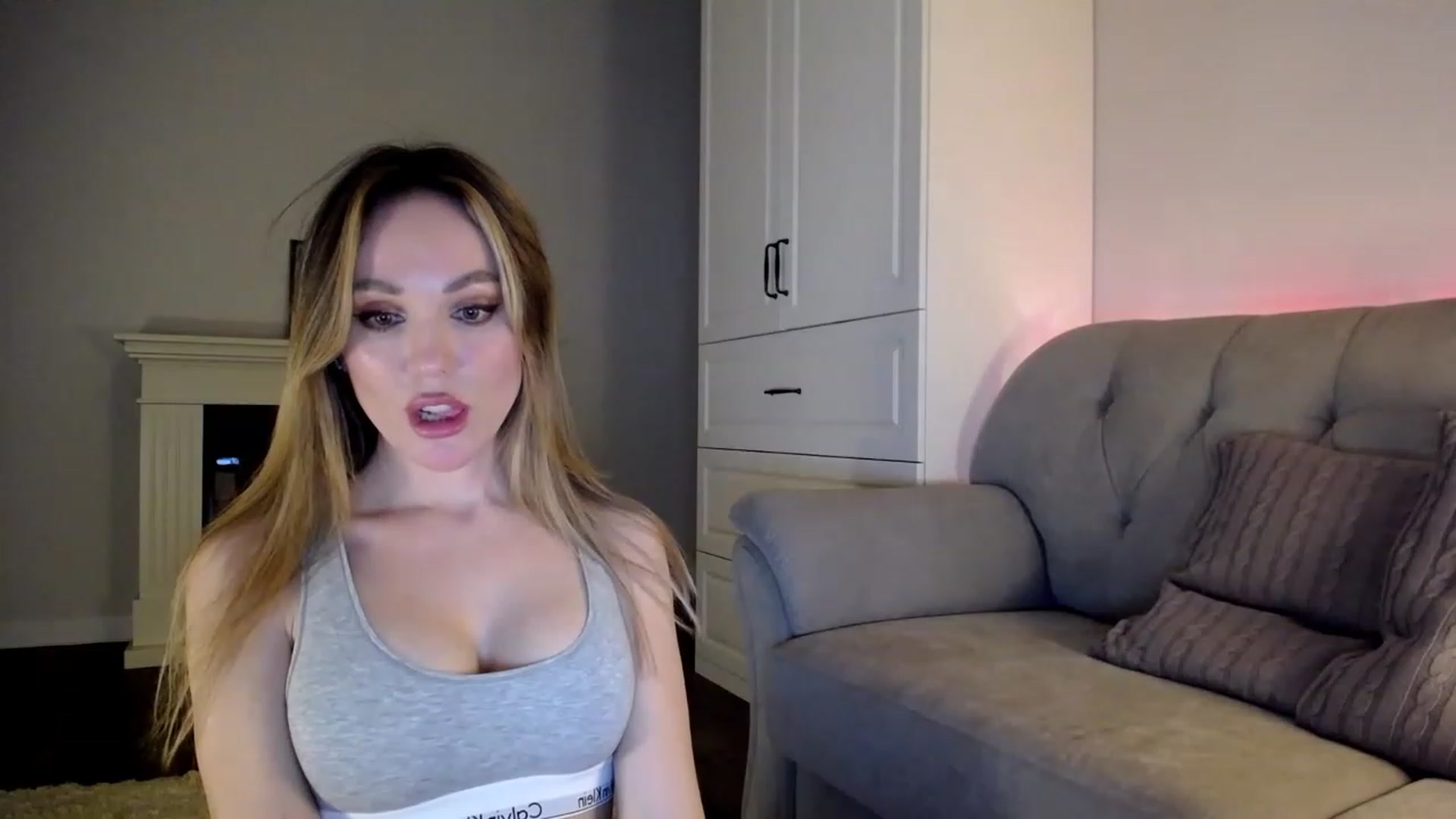 Gallery image thumbnail from Elysewine's myfreecams stream on, 04/08/2023, 08:26 image 12 of 20