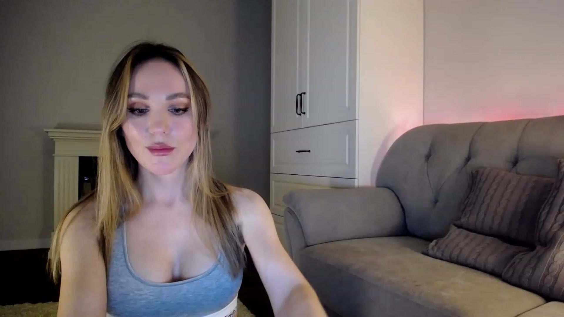 Gallery image thumbnail from Elysewine's myfreecams stream on, 04/08/2023, 08:26 image 10 of 20