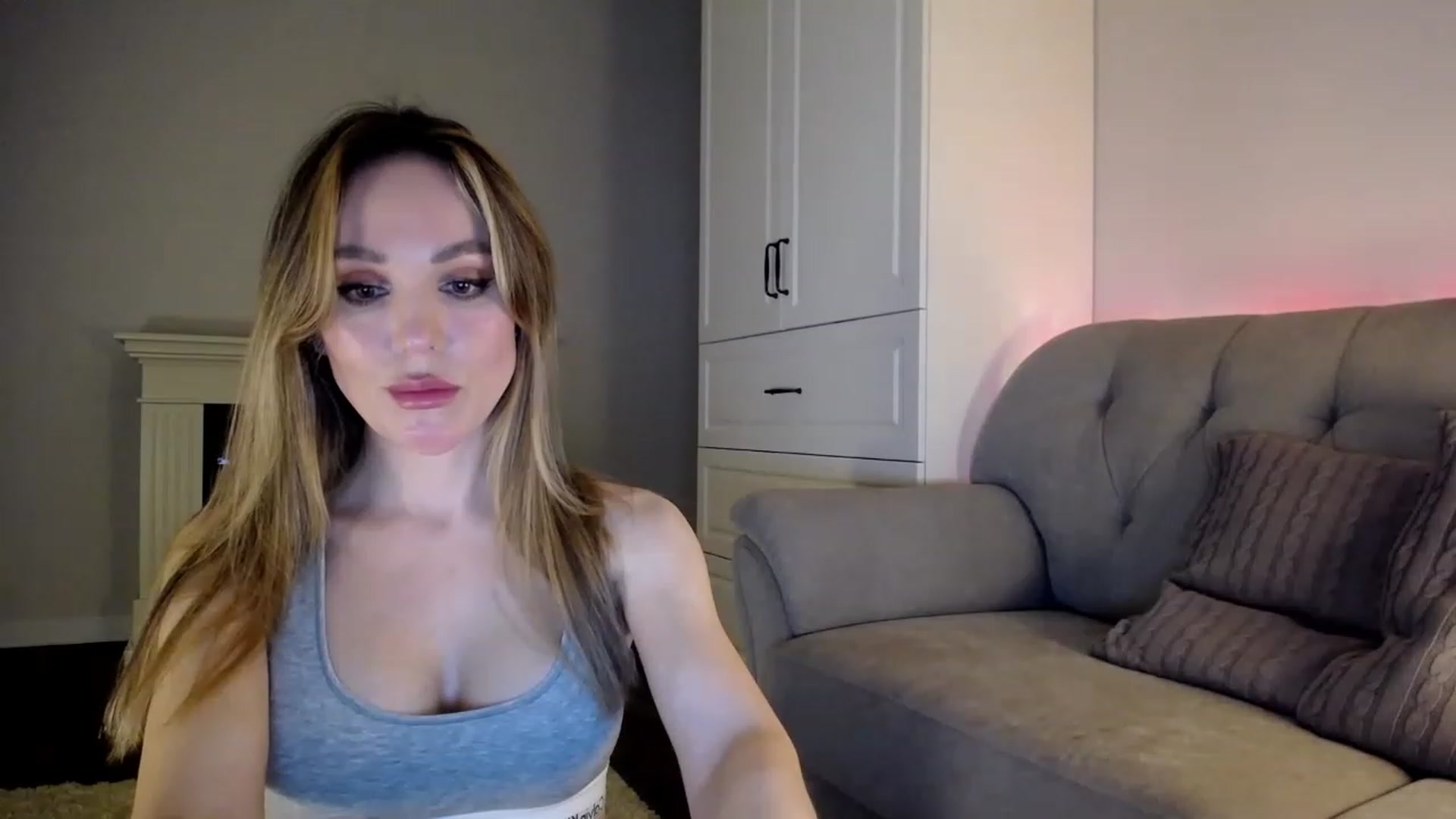 Gallery image thumbnail from Elysewine's myfreecams stream on, 04/08/2023, 08:26 image 8 of 20