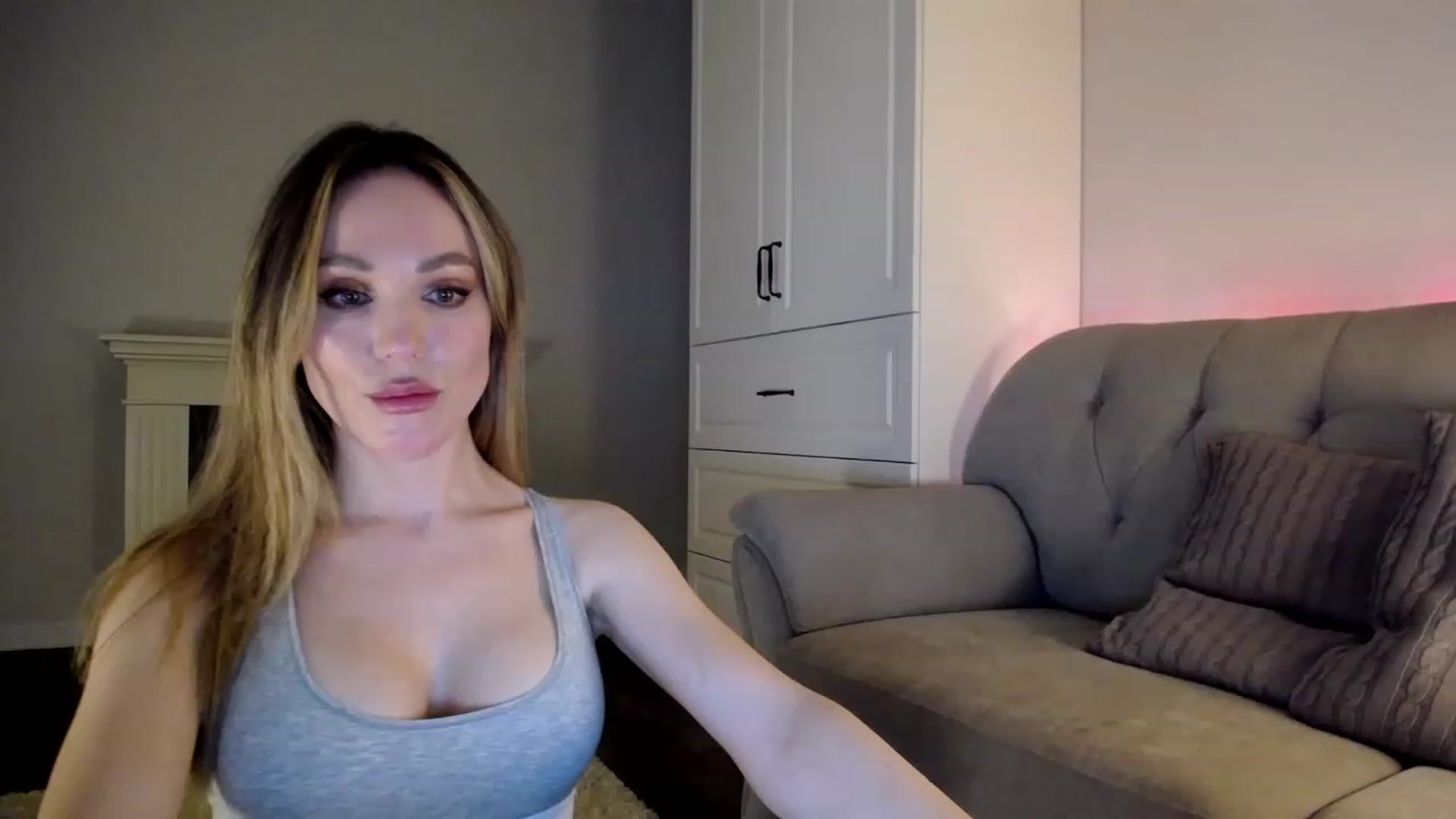 Gallery image thumbnail from Elysewine's myfreecams stream on, 04/08/2023, 08:26 image 20 of 20