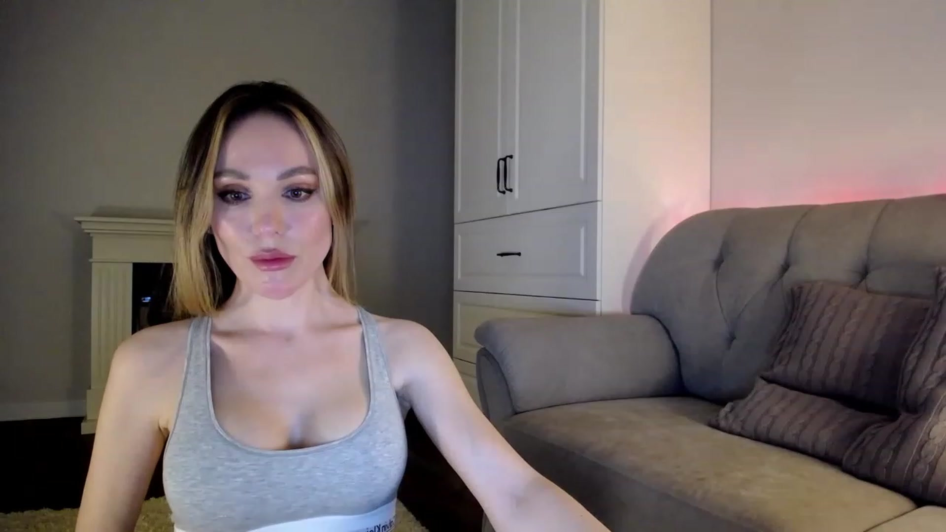 Gallery image thumbnail from Elysewine's myfreecams stream on, 04/08/2023, 08:26 image 13 of 20