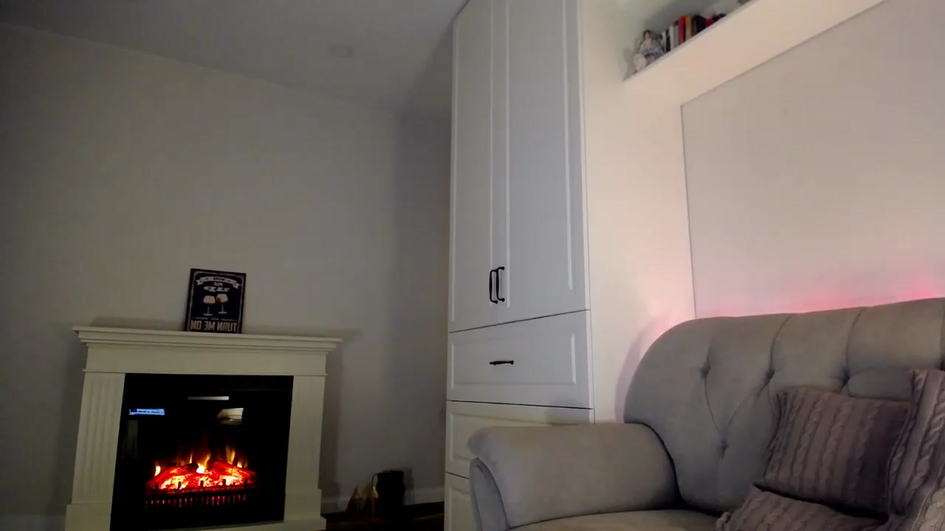 Gallery image thumbnail from Elysewine's myfreecams stream on, 04/08/2023, 08:26 image 5 of 20
