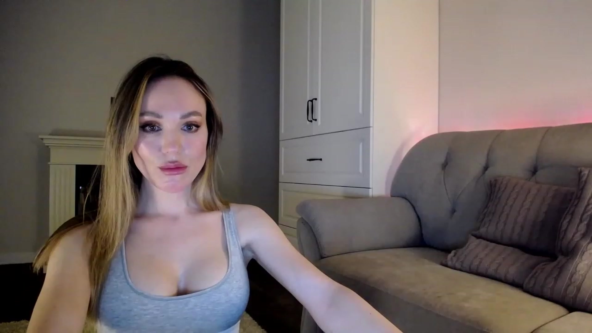 Gallery image thumbnail from Elysewine's myfreecams stream on, 04/08/2023, 08:26 image 19 of 20