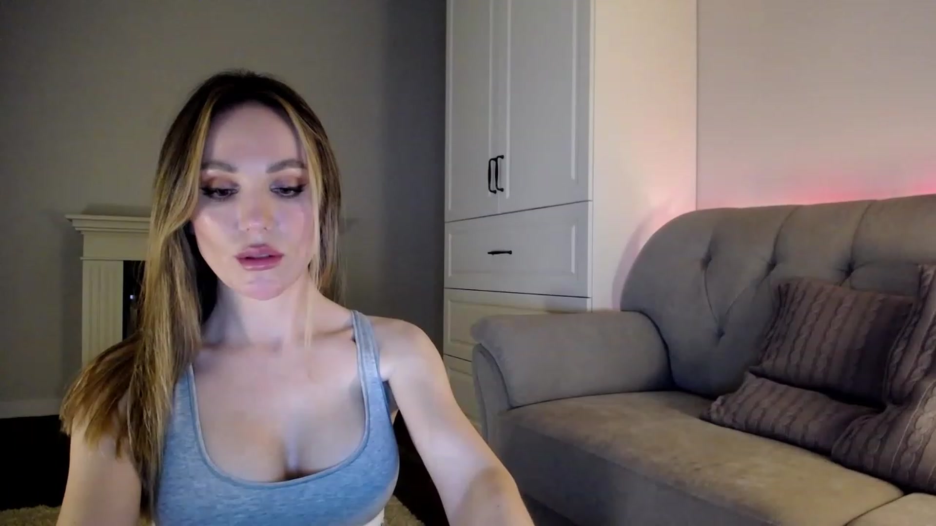 Gallery image thumbnail from Elysewine's myfreecams stream on, 04/08/2023, 08:26 image 18 of 20