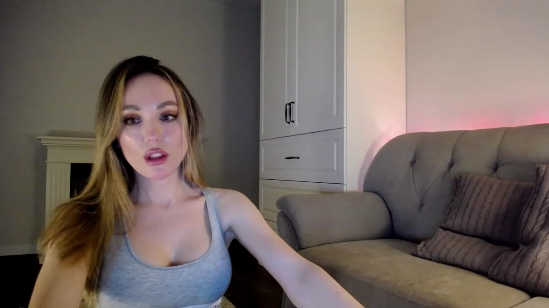Gallery image thumbnail from Elysewine's myfreecams stream on, 04/08/2023, 08:55 image 11 of 20