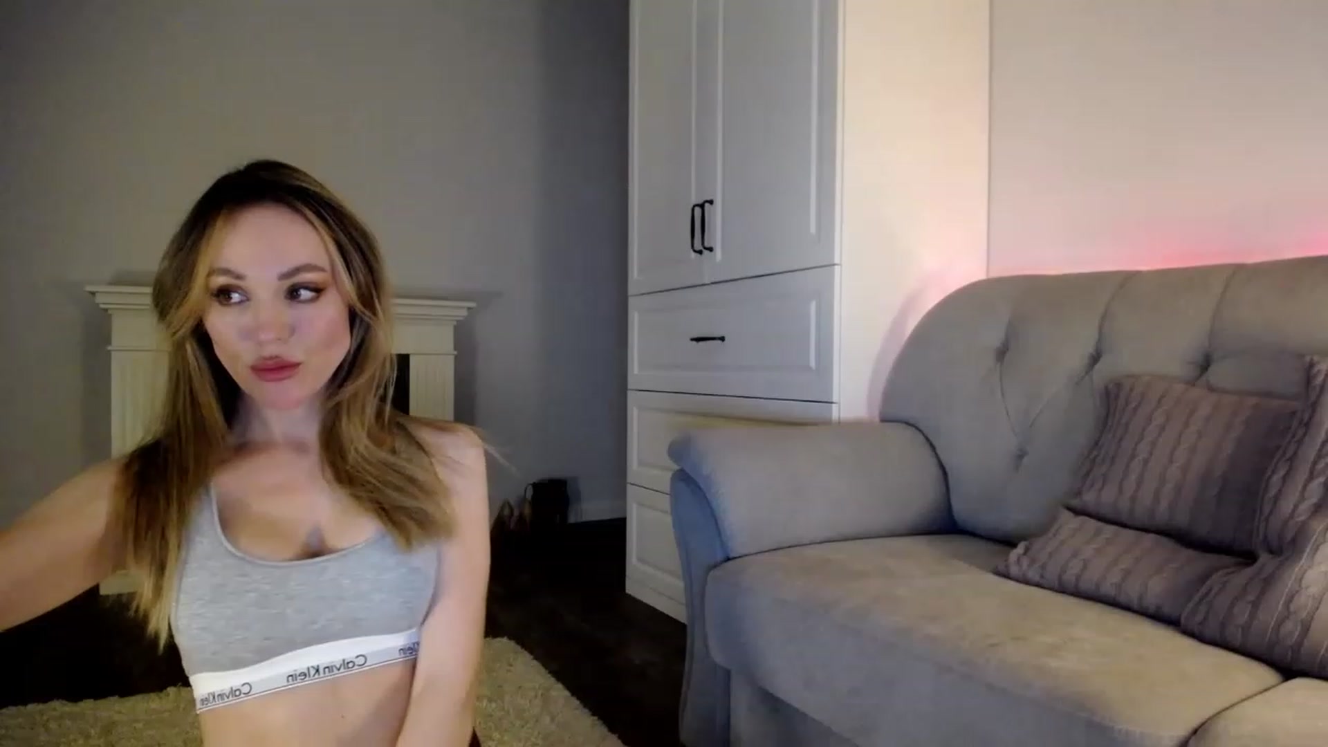 Gallery image thumbnail from Elysewine's myfreecams stream on, 04/08/2023, 08:55 image 17 of 20