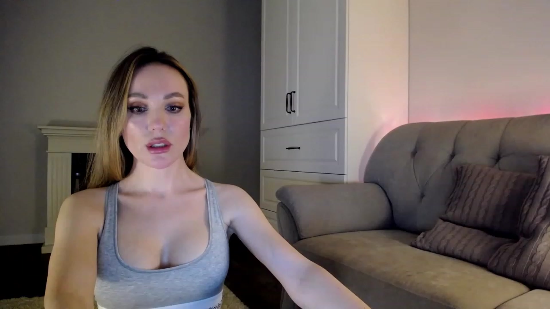 Gallery image thumbnail from Elysewine's myfreecams stream on, 04/08/2023, 08:55 image 1 of 20