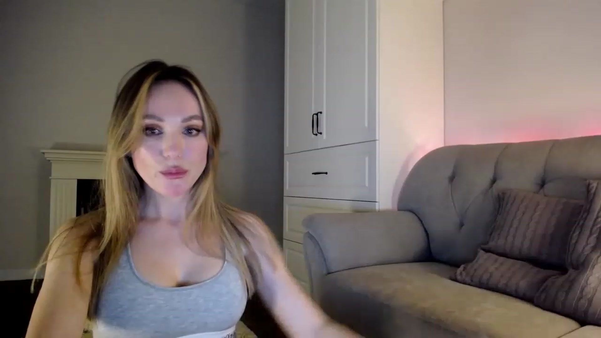 Gallery image thumbnail from Elysewine's myfreecams stream on, 04/08/2023, 08:55 image 8 of 20