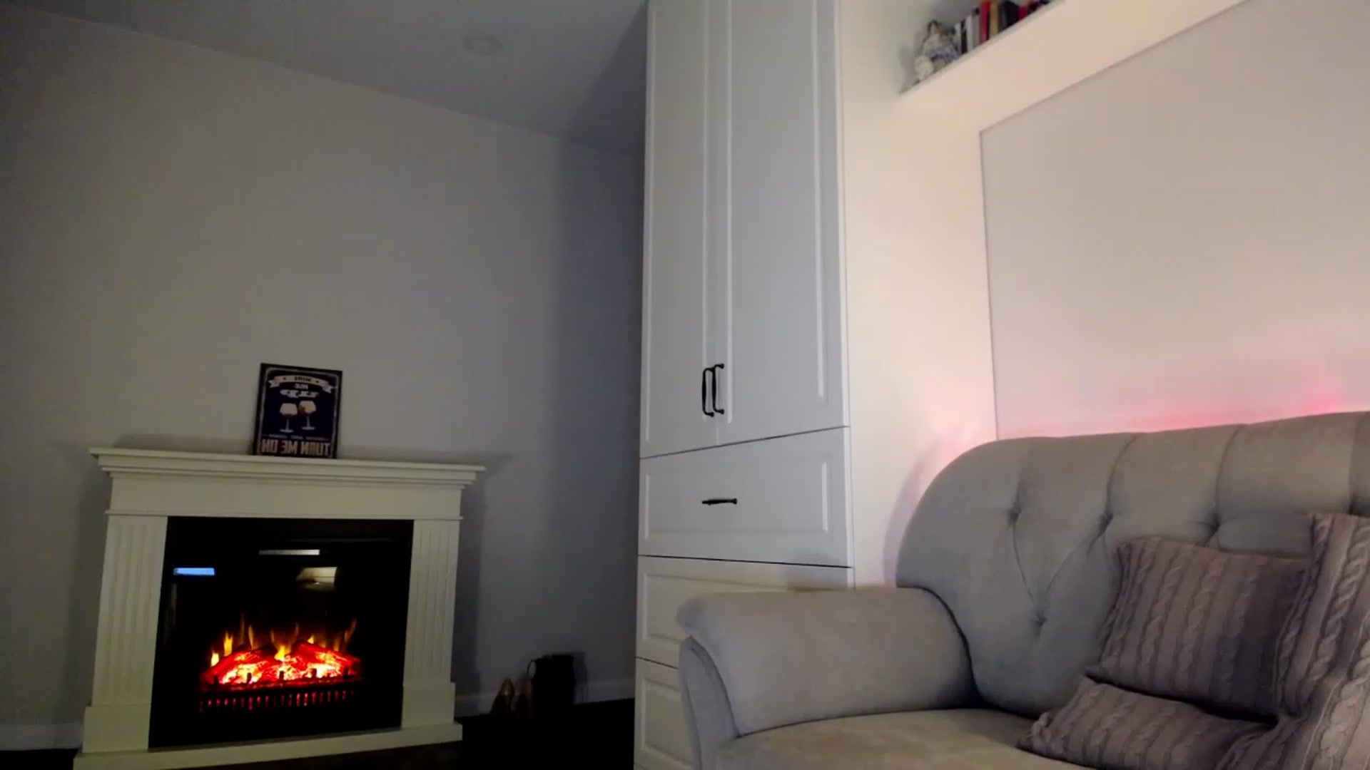 Gallery image thumbnail from Elysewine's myfreecams stream on, 04/08/2023, 08:55 image 5 of 20