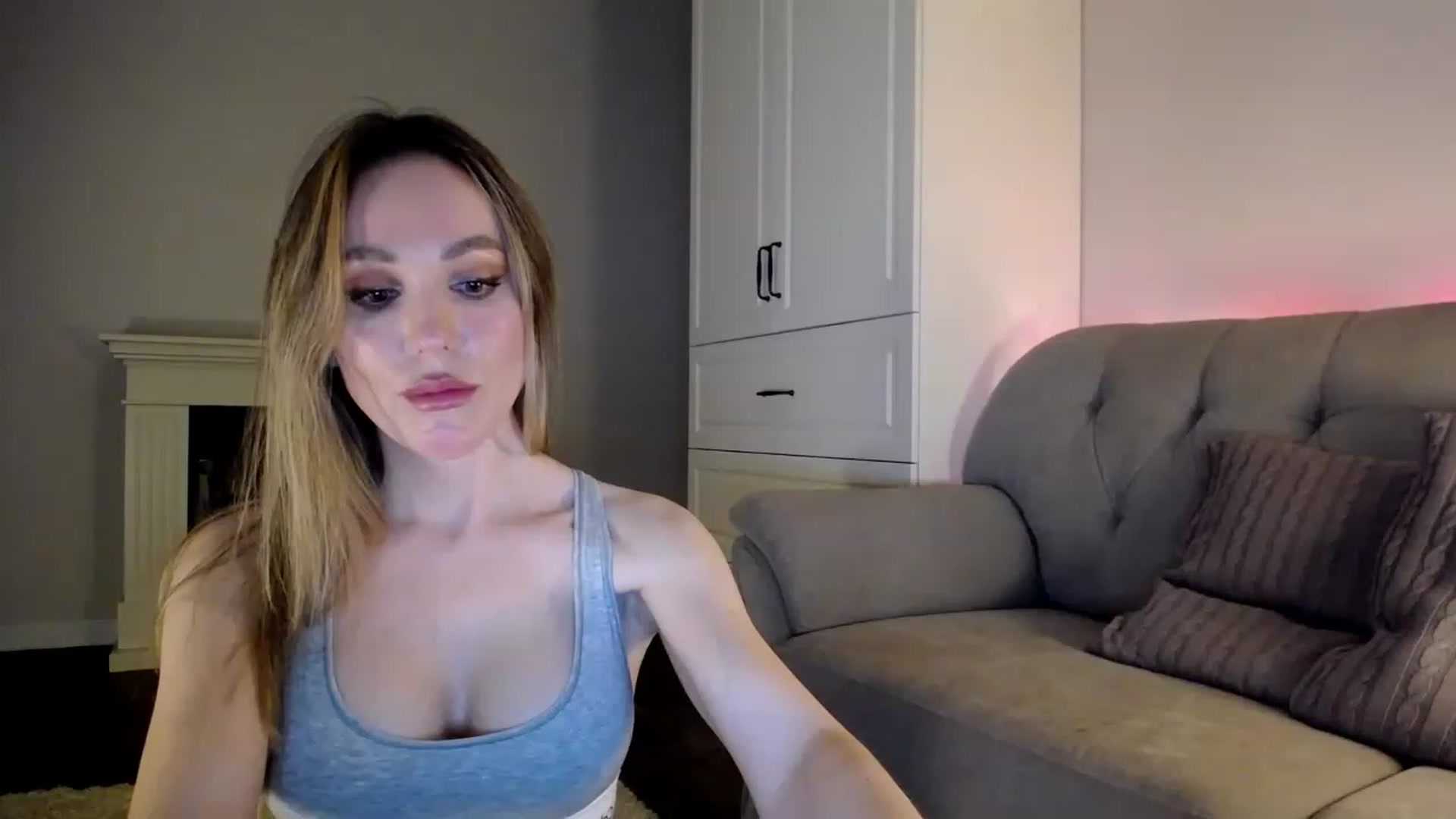 Gallery image thumbnail from Elysewine's myfreecams stream on, 04/08/2023, 08:55 image 4 of 20