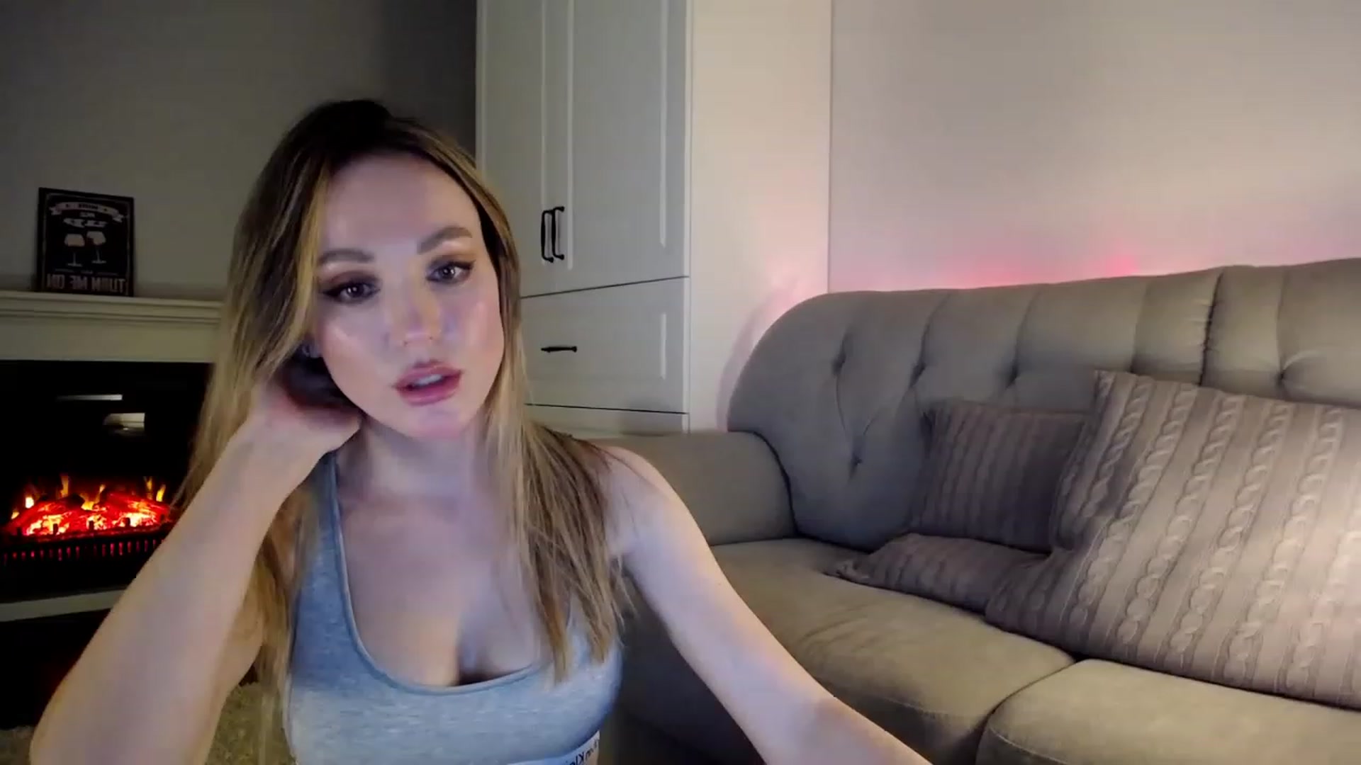 Gallery image thumbnail from Elysewine's myfreecams stream on, 04/08/2023, 08:55 image 19 of 20