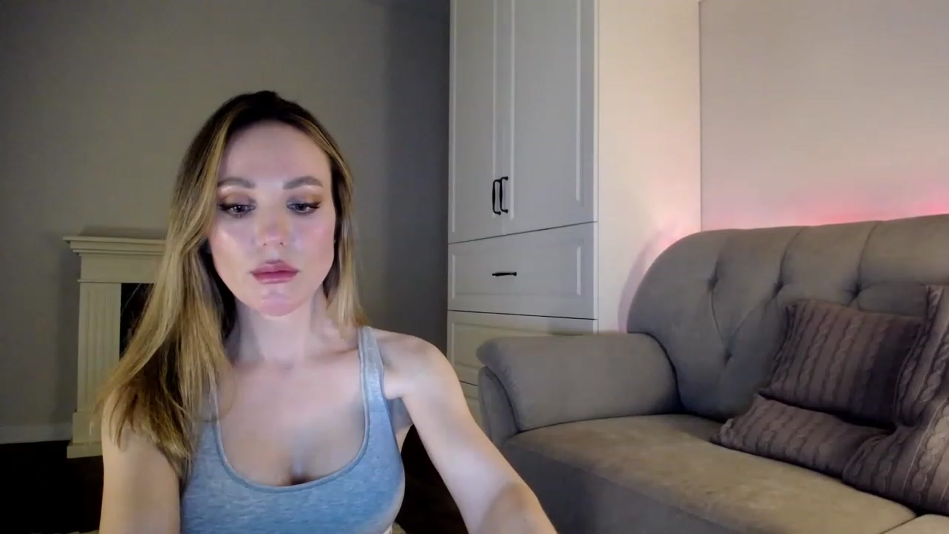 Gallery image thumbnail from Elysewine's myfreecams stream on, 04/08/2023, 08:55 image 12 of 20