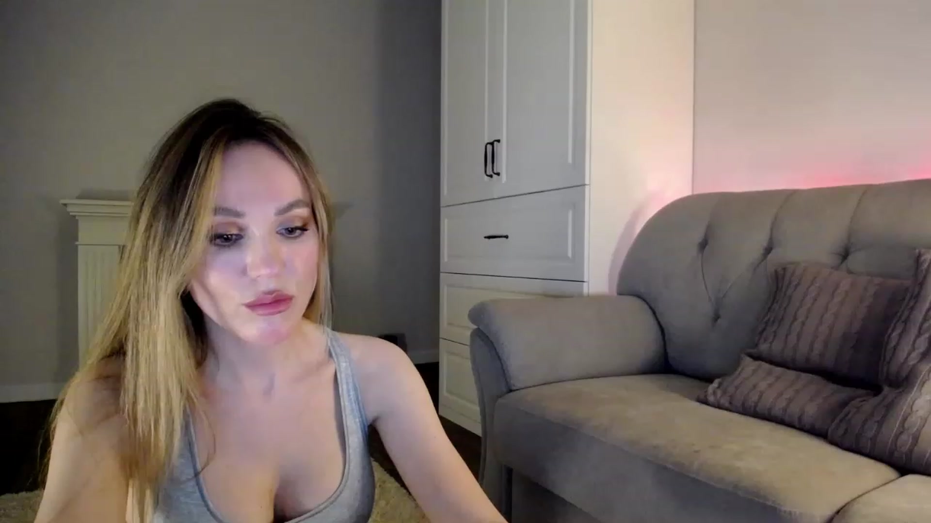 Gallery image thumbnail from Elysewine's myfreecams stream on, 04/08/2023, 08:55 image 16 of 20