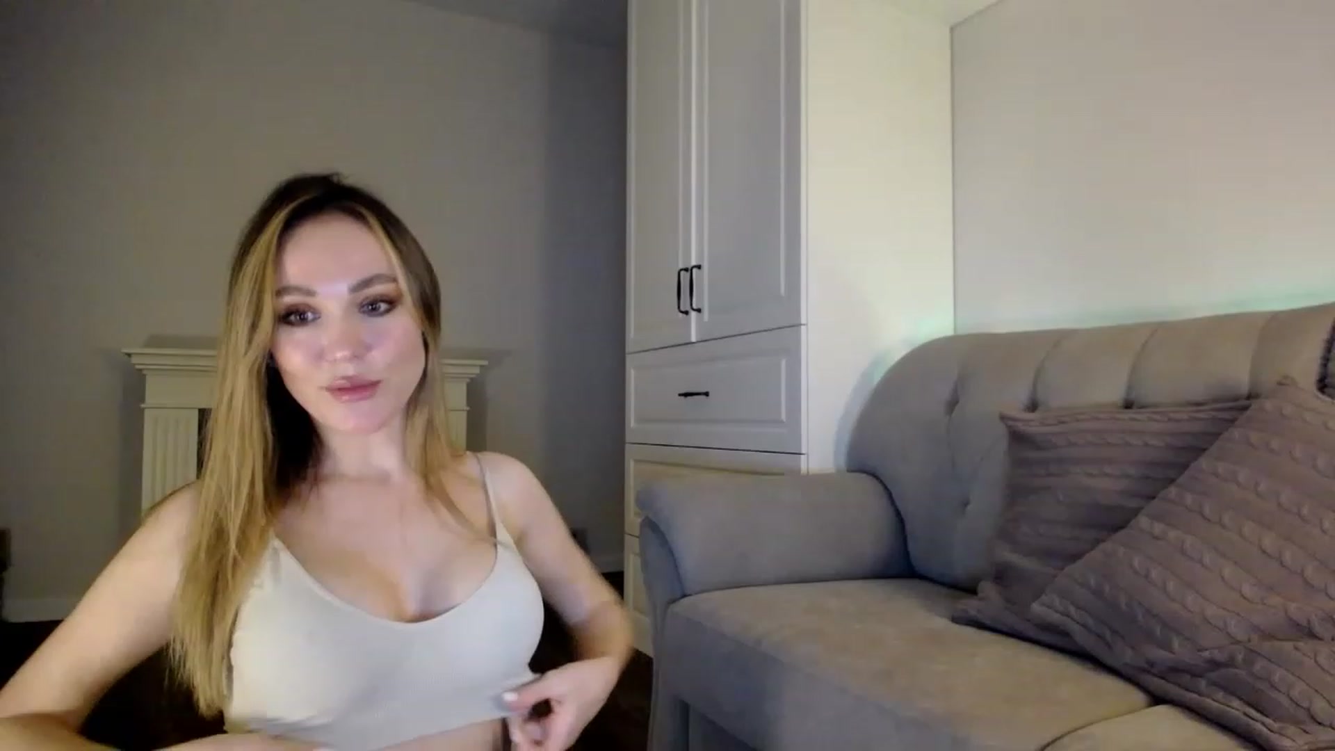 Gallery image thumbnail from Elysewine's myfreecams stream on, 04/09/2023, 05:55 image 8 of 20