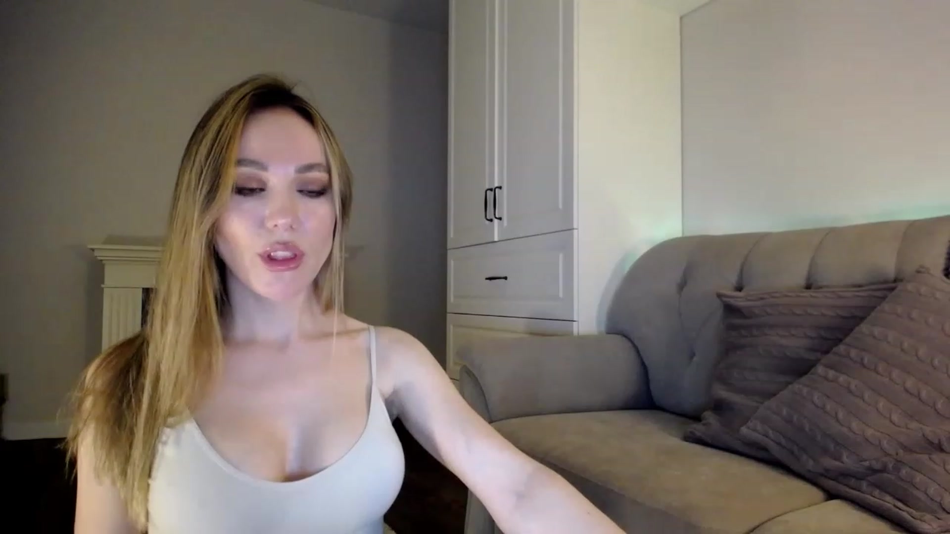 Gallery image thumbnail from Elysewine's myfreecams stream on, 04/09/2023, 05:55 image 2 of 20