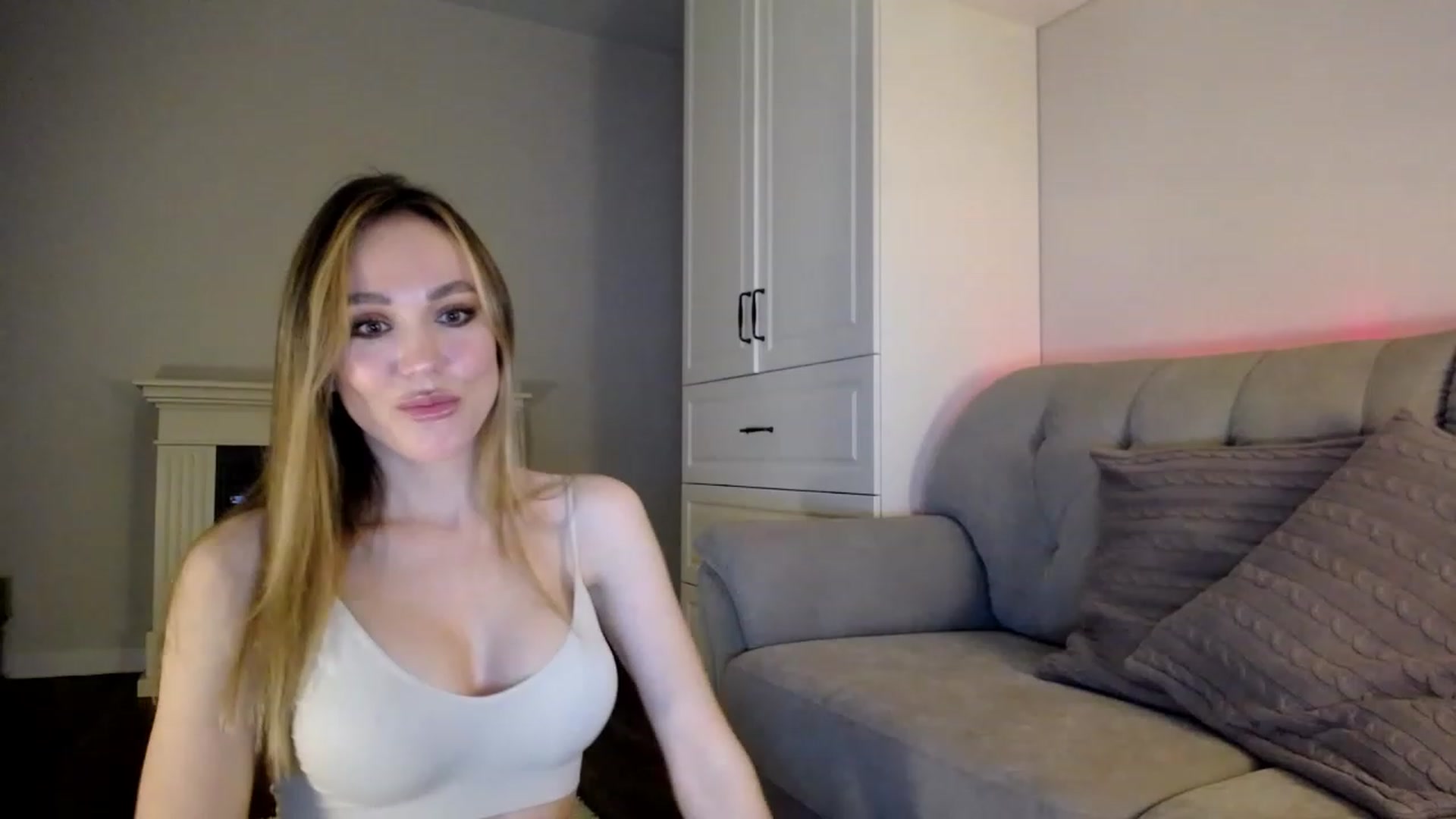 Gallery image thumbnail from Elysewine's myfreecams stream on, 04/09/2023, 05:55 image 9 of 20