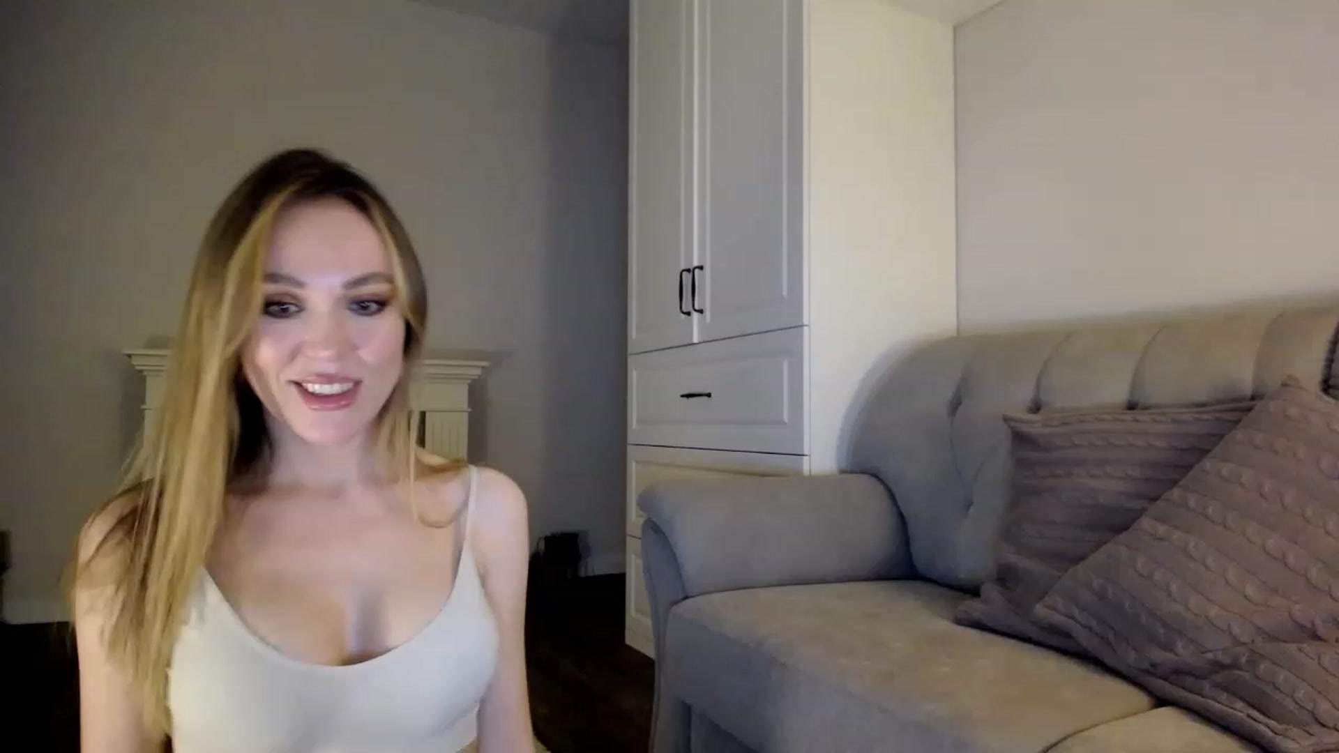 Gallery image thumbnail from Elysewine's myfreecams stream on, 04/09/2023, 05:55 image 11 of 20