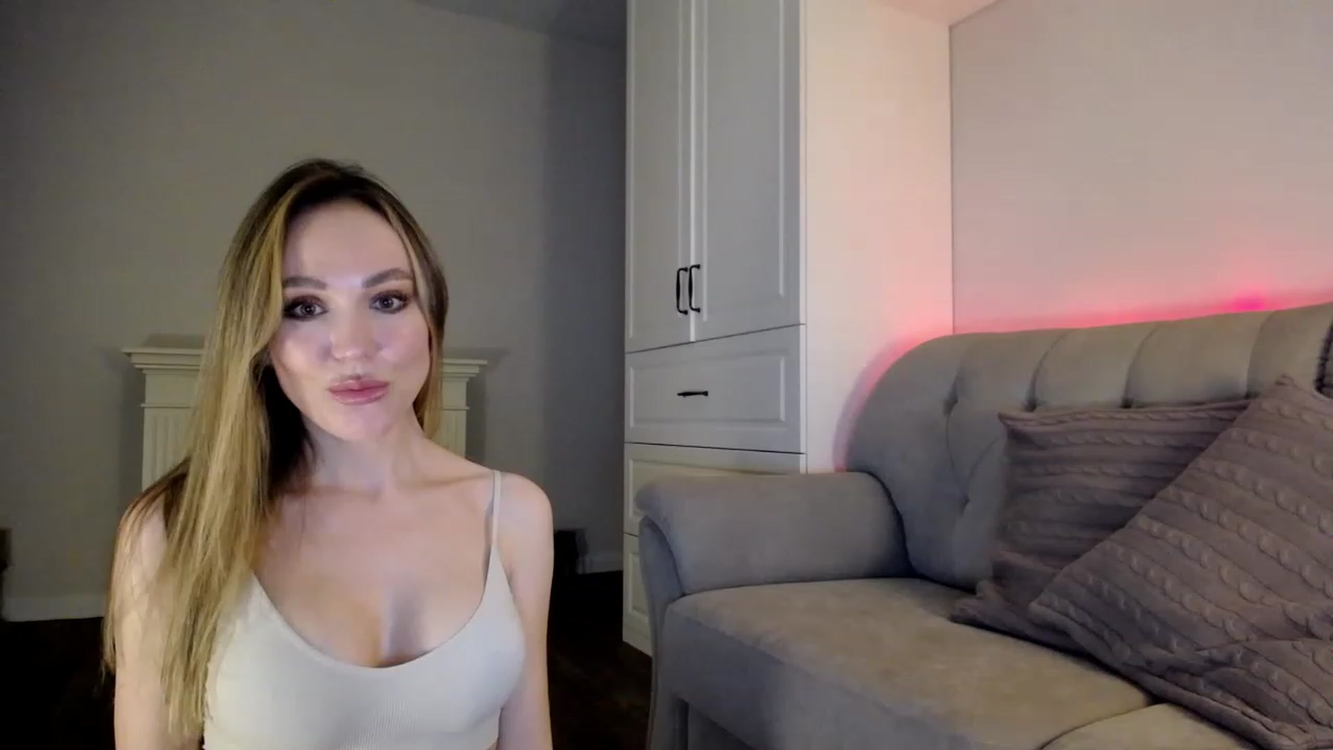 Gallery image thumbnail from Elysewine's myfreecams stream on, 04/09/2023, 05:55 image 13 of 20