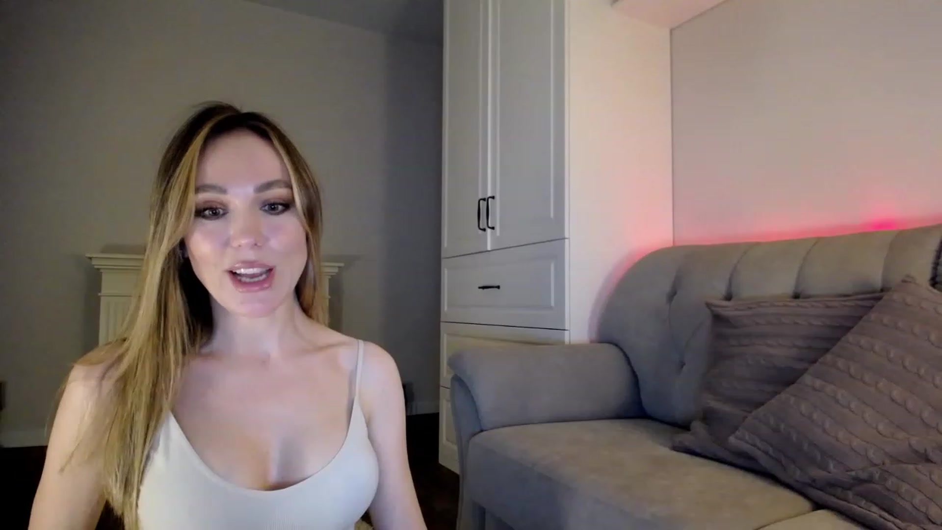 Gallery image thumbnail from Elysewine's myfreecams stream on, 04/09/2023, 05:55 image 19 of 20