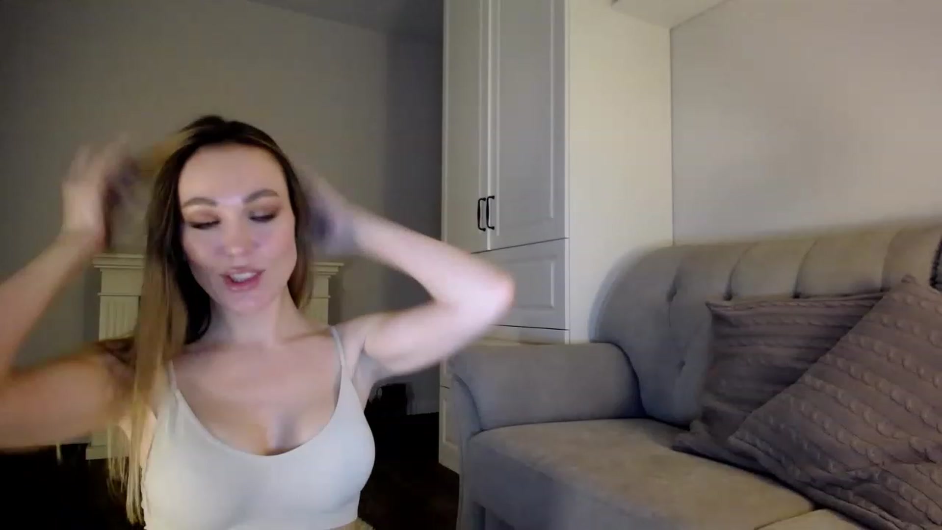 Gallery image thumbnail from Elysewine's myfreecams stream on, 04/09/2023, 05:55 image 16 of 20