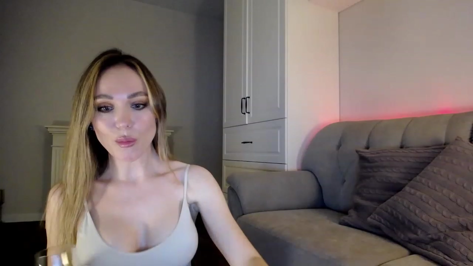 Gallery image thumbnail from Elysewine's myfreecams stream on, 04/09/2023, 05:55 image 15 of 20